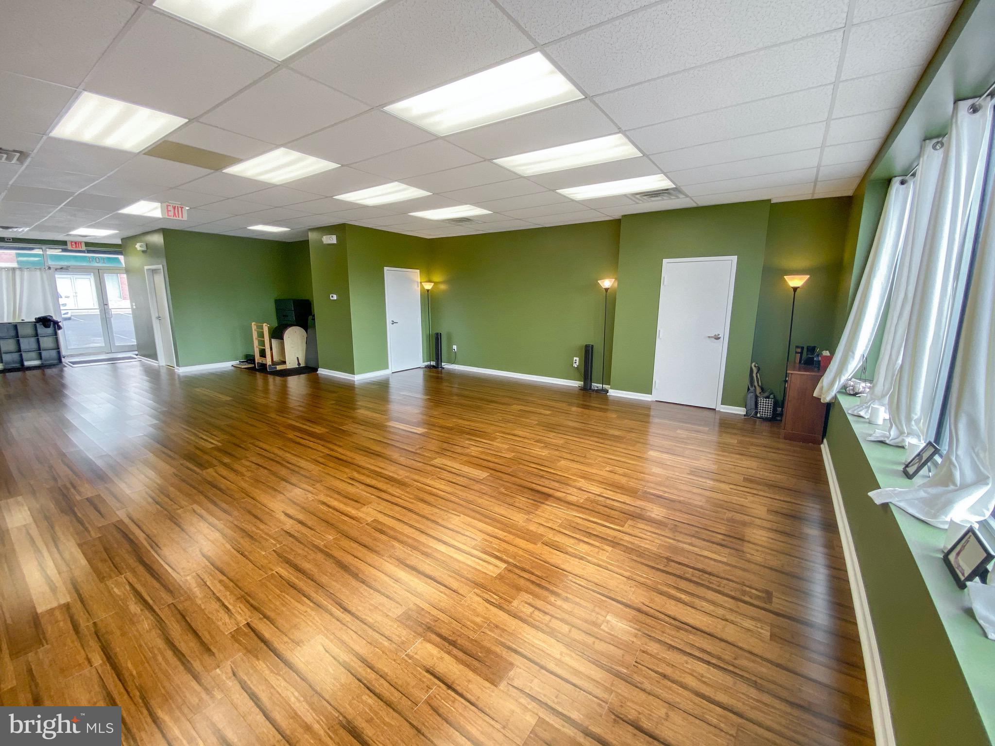 CENTRELEE BUSINESS PARK - Commercial Sale