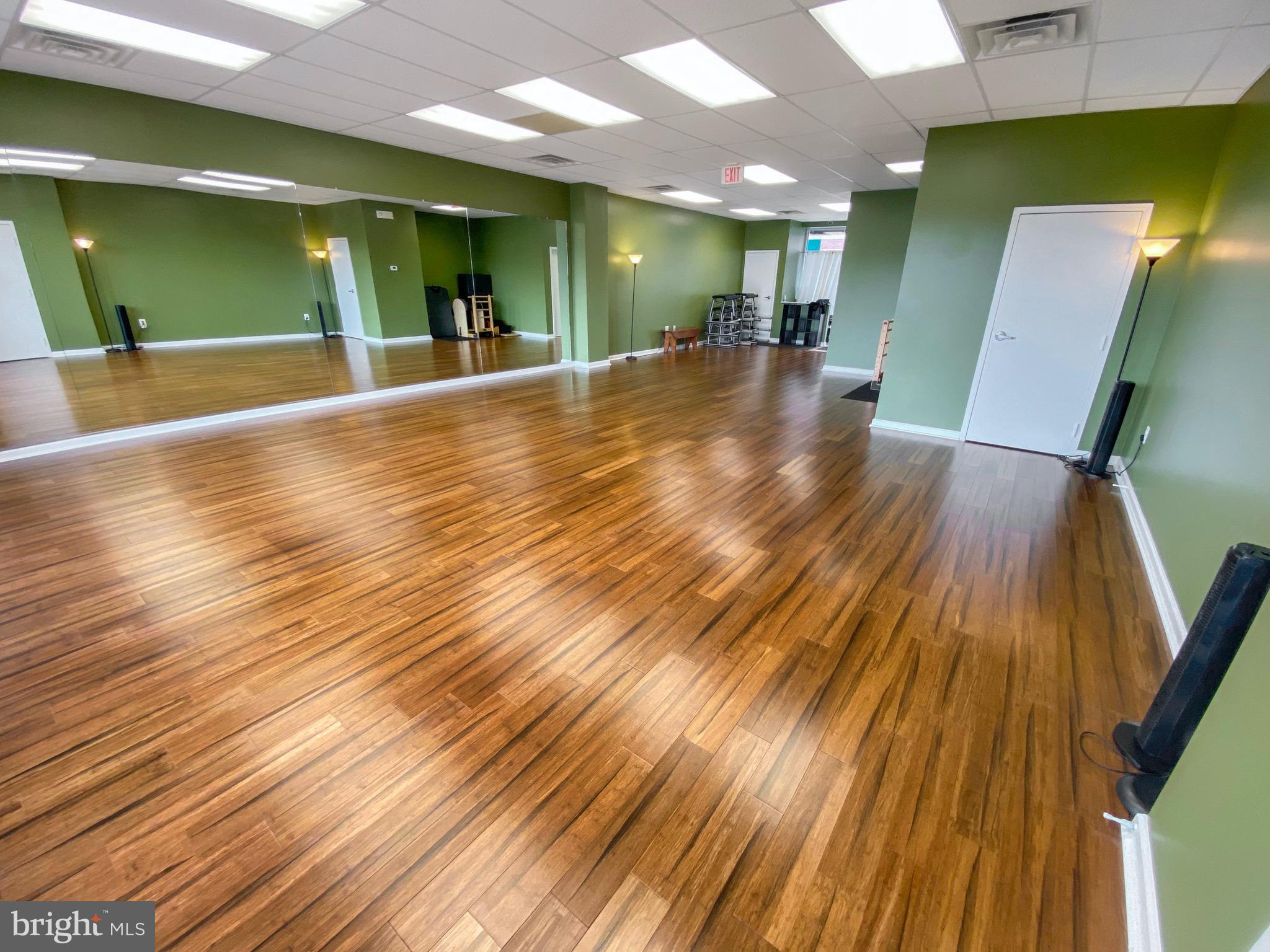 CENTRELEE BUSINESS PARK - Commercial Sale