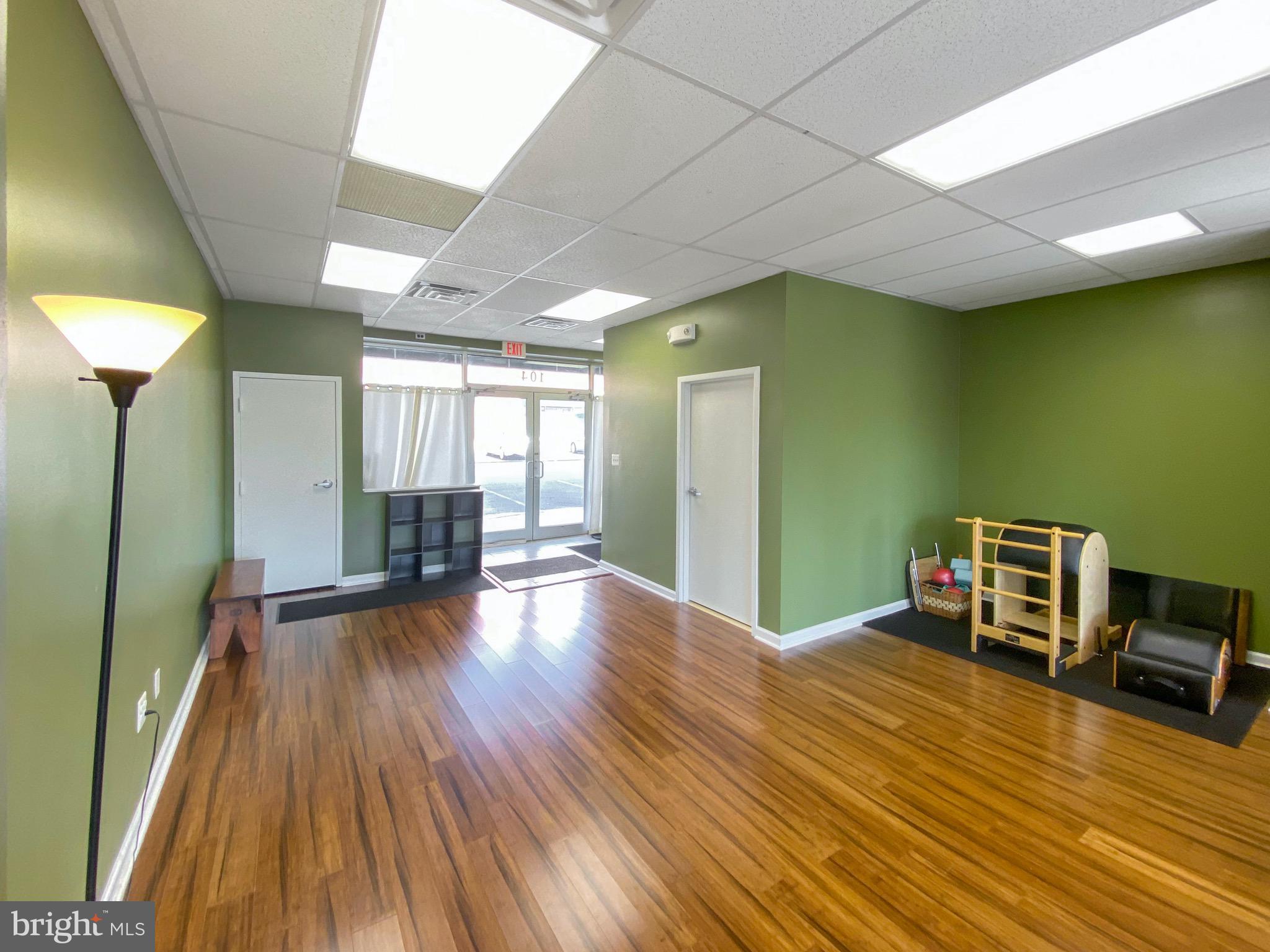CENTRELEE BUSINESS PARK - Commercial Sale