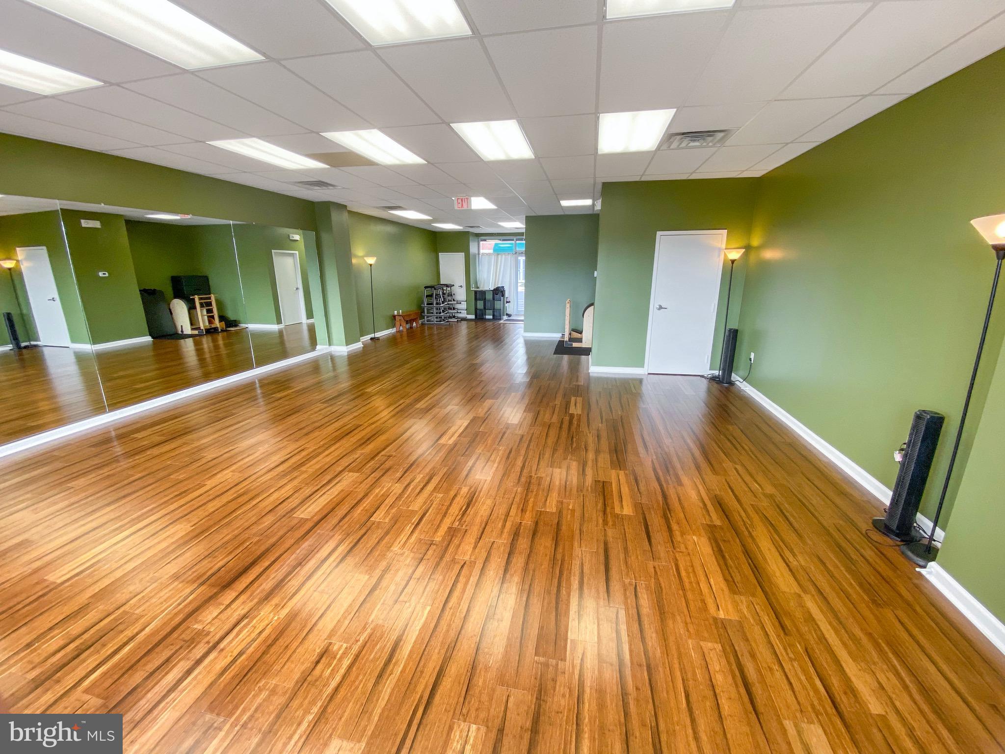 CENTRELEE BUSINESS PARK - Commercial Sale