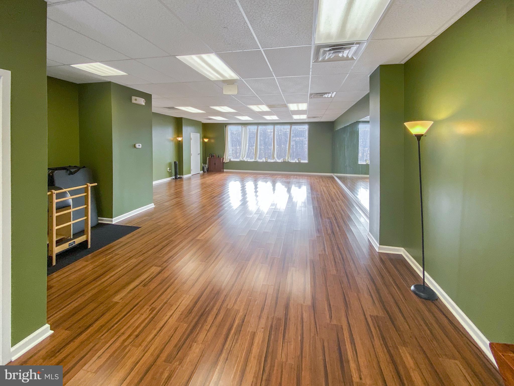 CENTRELEE BUSINESS PARK - Commercial Sale