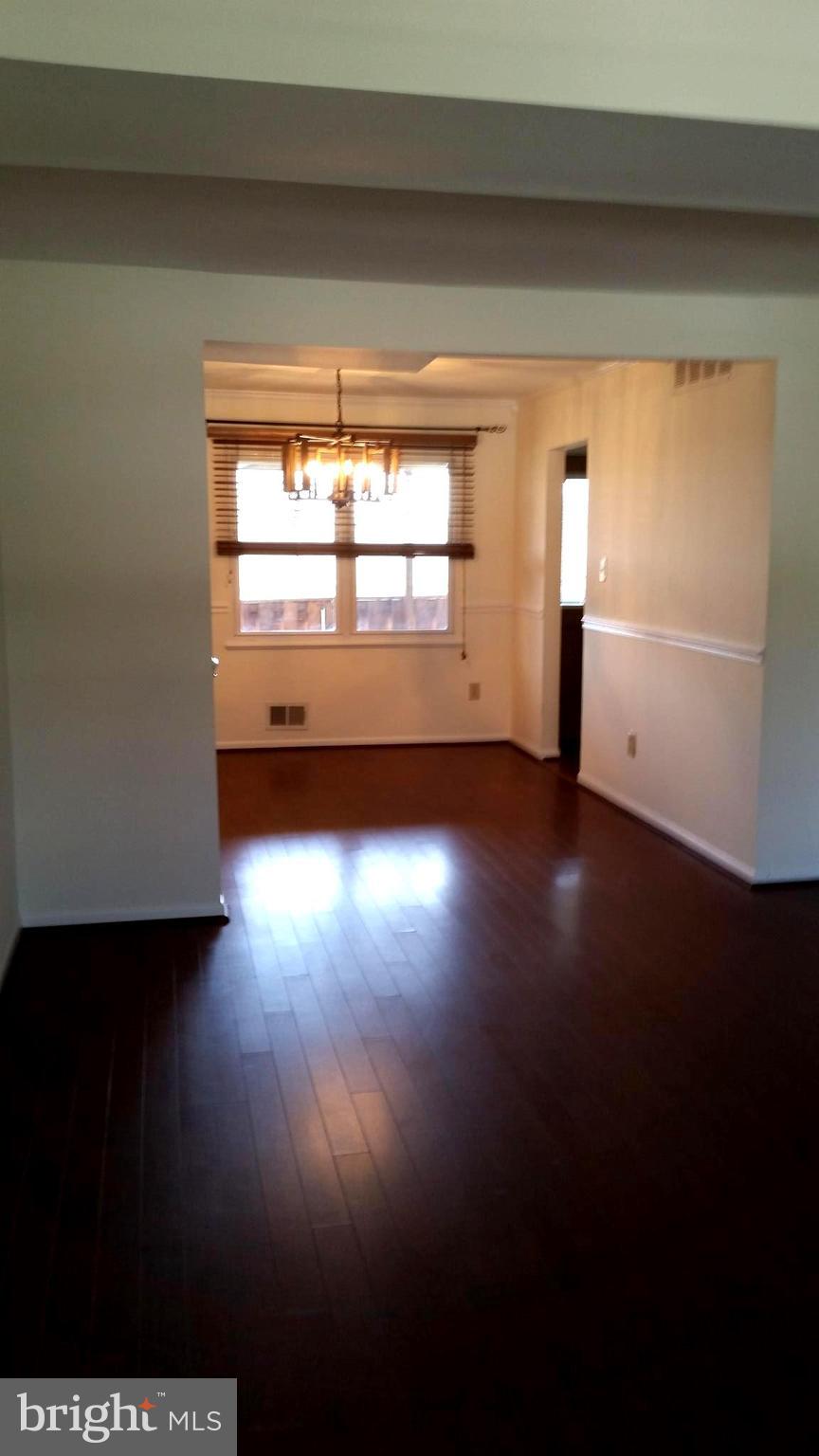 TOWN & COUNTRY APARTMENTS CARNEY - Residential
