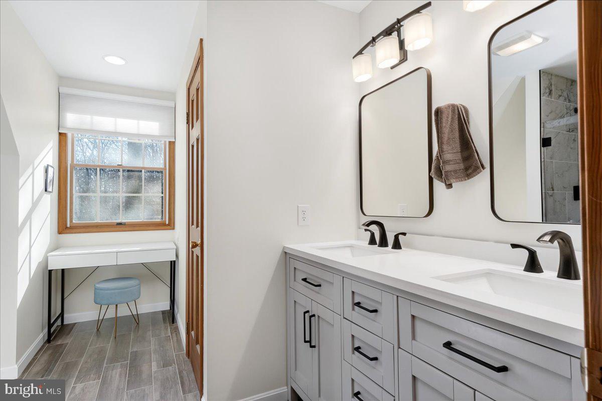 ROXBURY HILLS - Residential