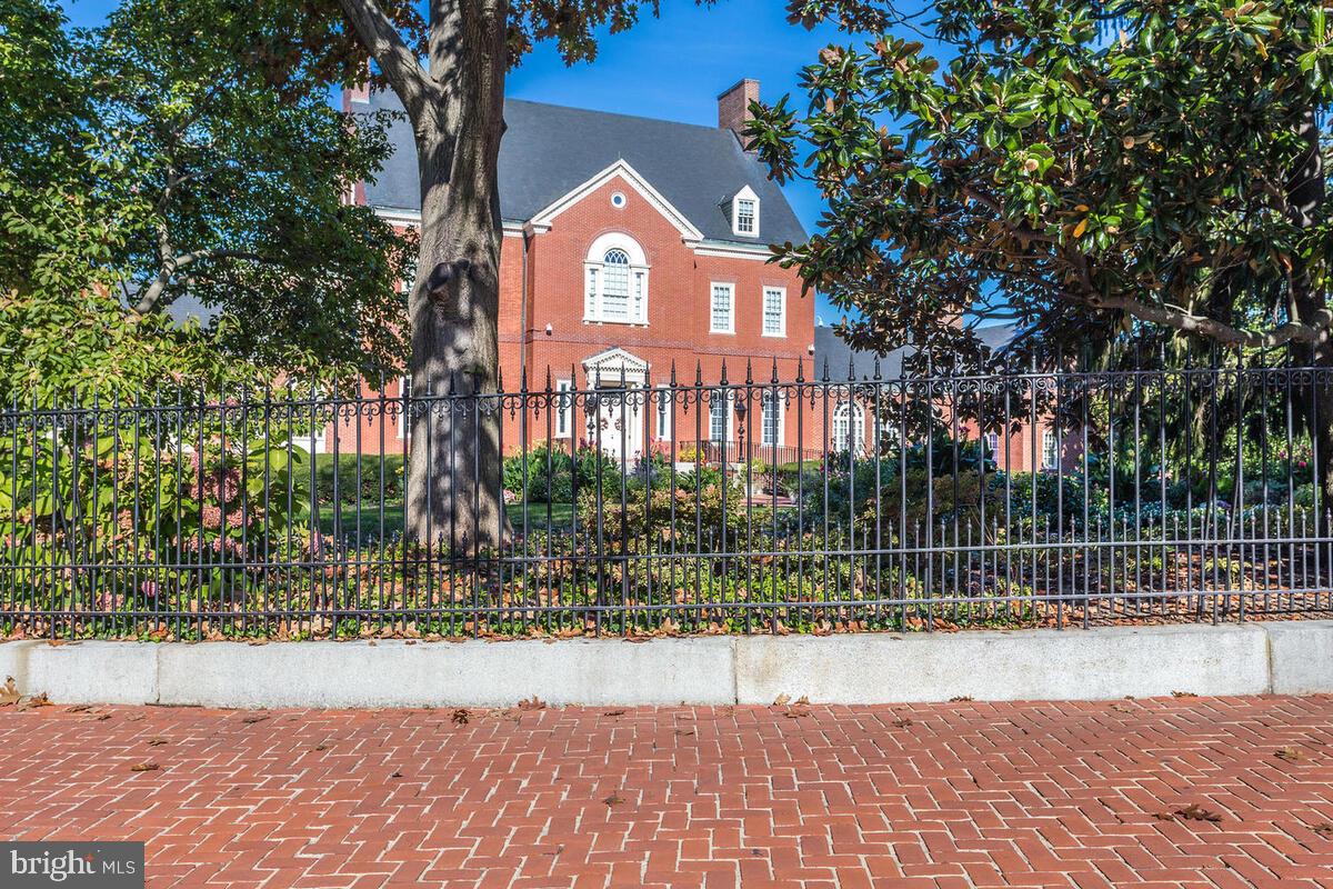RIVA COMMONS - Residential Lease