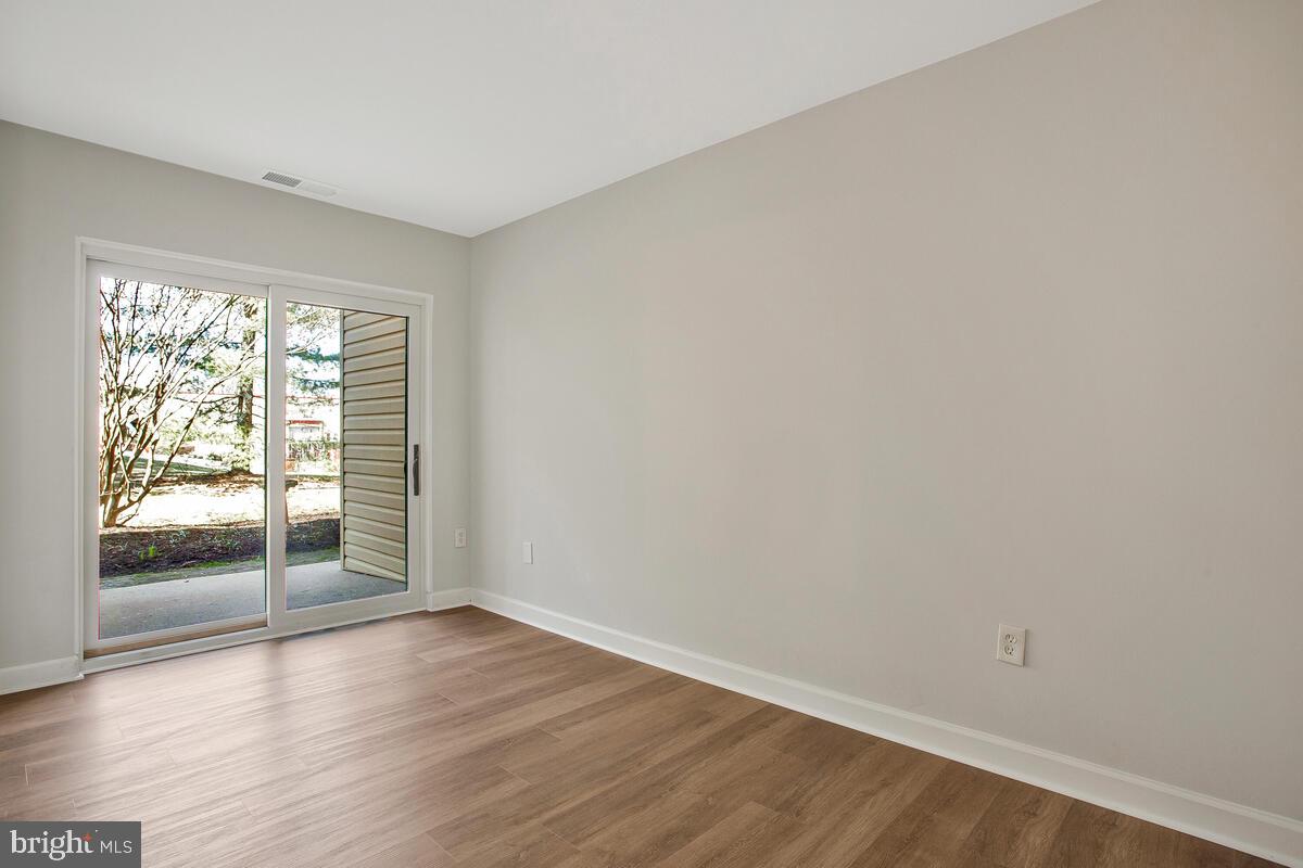 RIVA COMMONS - Residential Lease