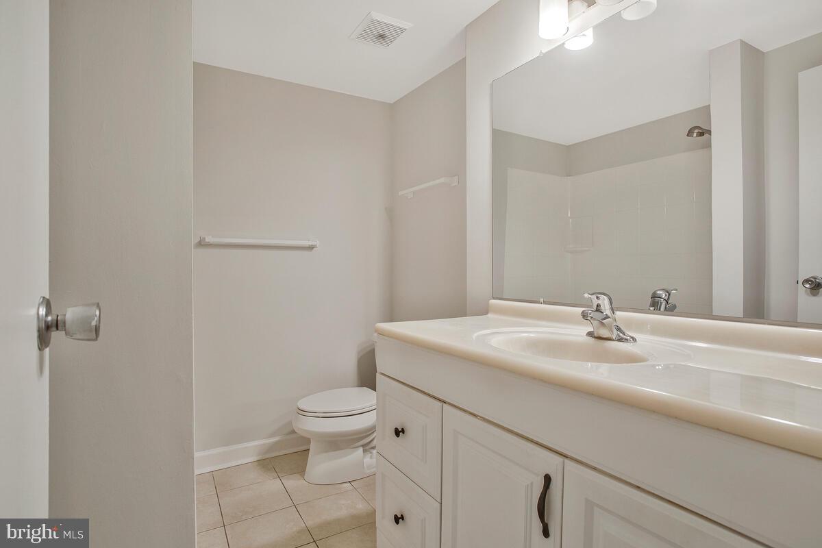 RIVA COMMONS - Residential Lease