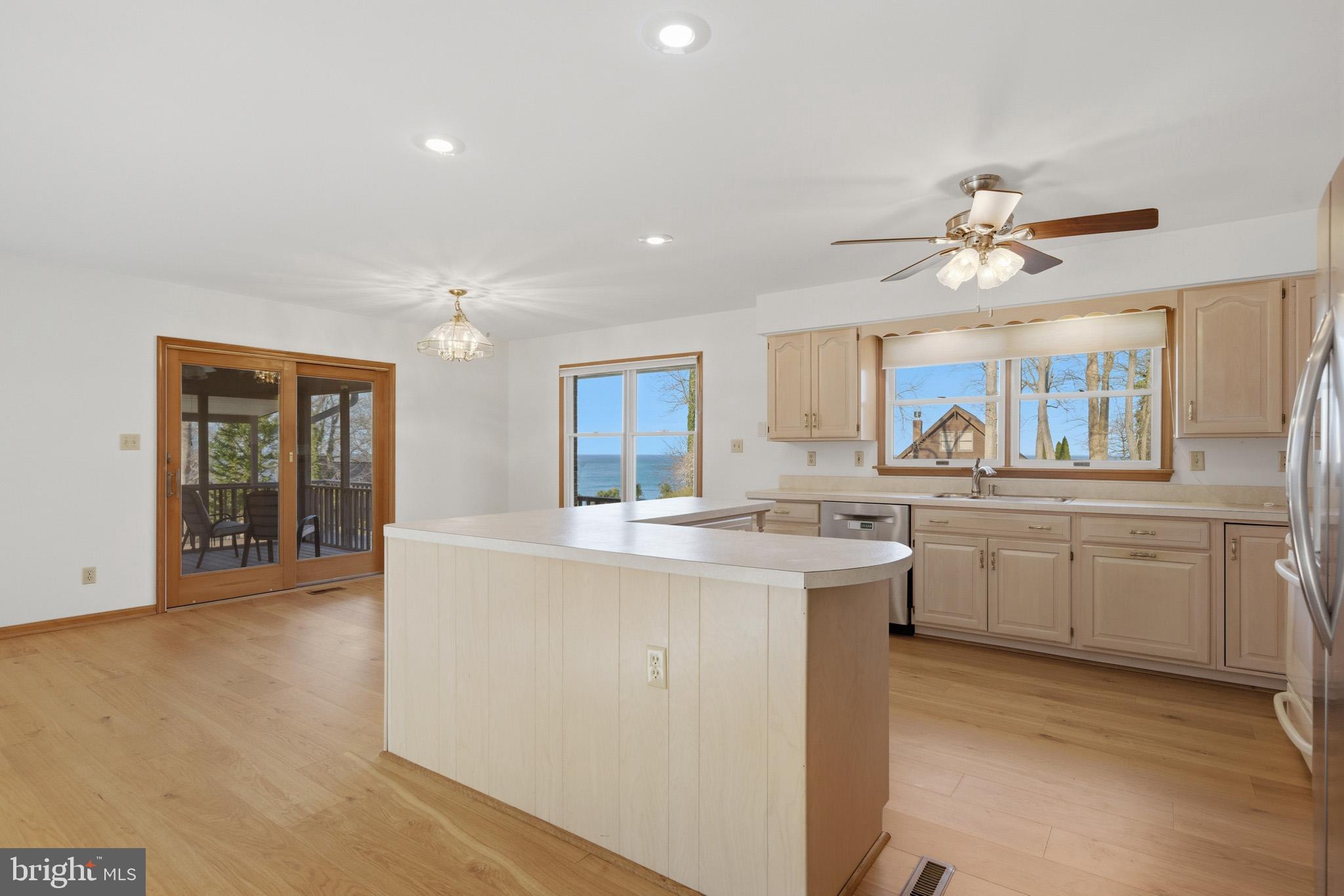 WESTERN SHORES - Residential