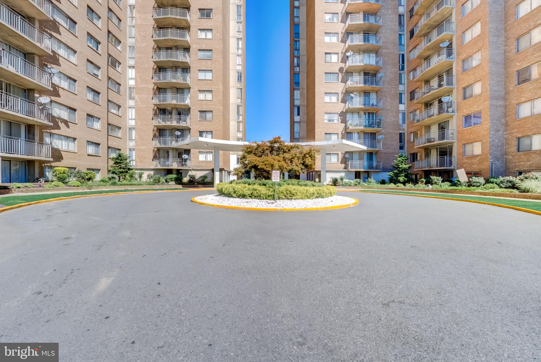 PRESIDENTIAL TOWERS - Residential