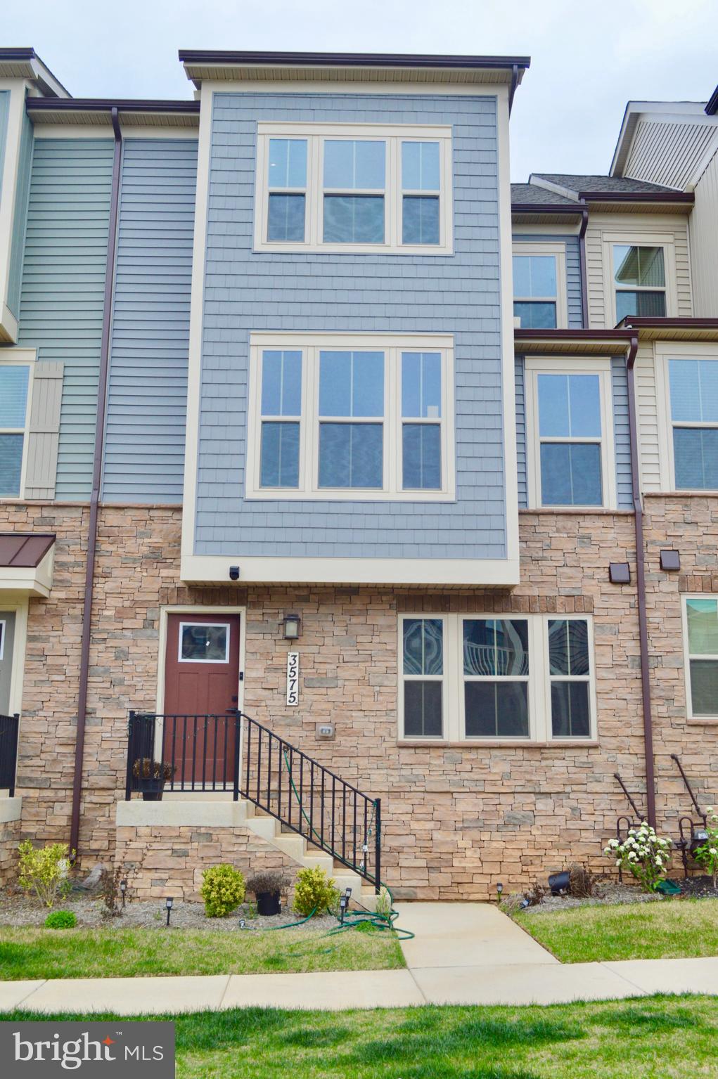 Great opportunity to rent and available to move from June 1st! Beautiful sunfilled townhome in the most sought new Stone Barn community of Villages of Urbana. 2021 built home by Ryan Homes with an attached garage that offers an updated take on outdoor living. Inside, the kitchen has a large island, plenty of cabinets, and a pantry for storage. Upstairs are 3 large bedrooms, including the primary suite with a walk-in closet and bath with dual vanities and a large shower with a seat.  Walking distance to Sugarloaf Elementary School. Community features: - 2 community centers - 3 pools (lazy river, fountain, and slides) - Tennis courts - Walking and biking trails - Urbana school district -Community garden and farmer's market - And more!