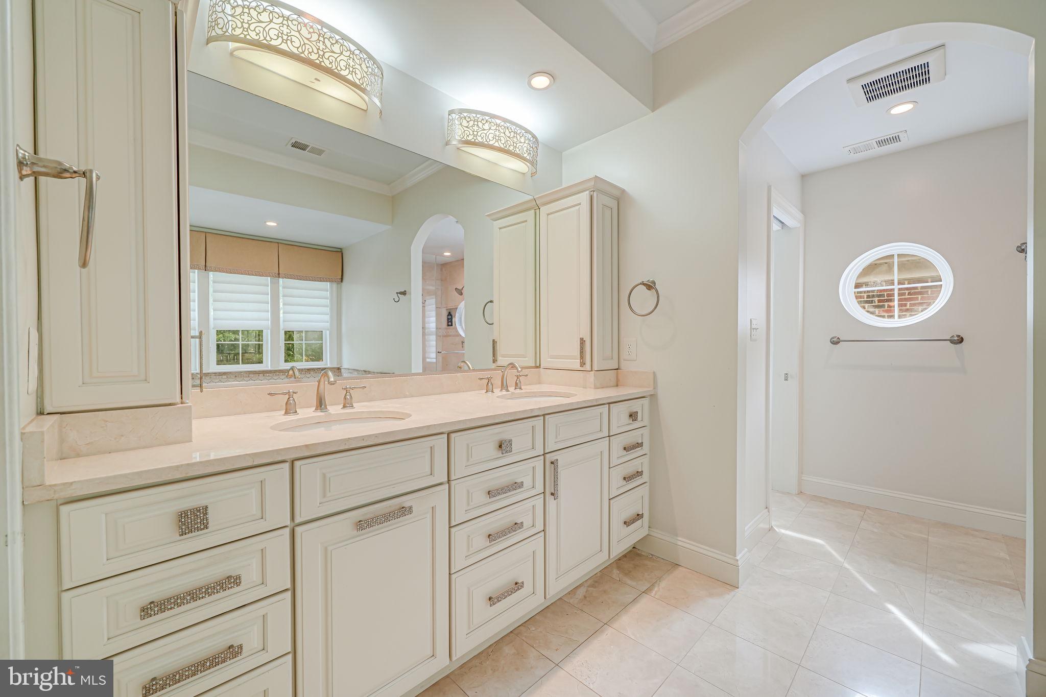 LAMBIANCE OF MCLEAN - Residential