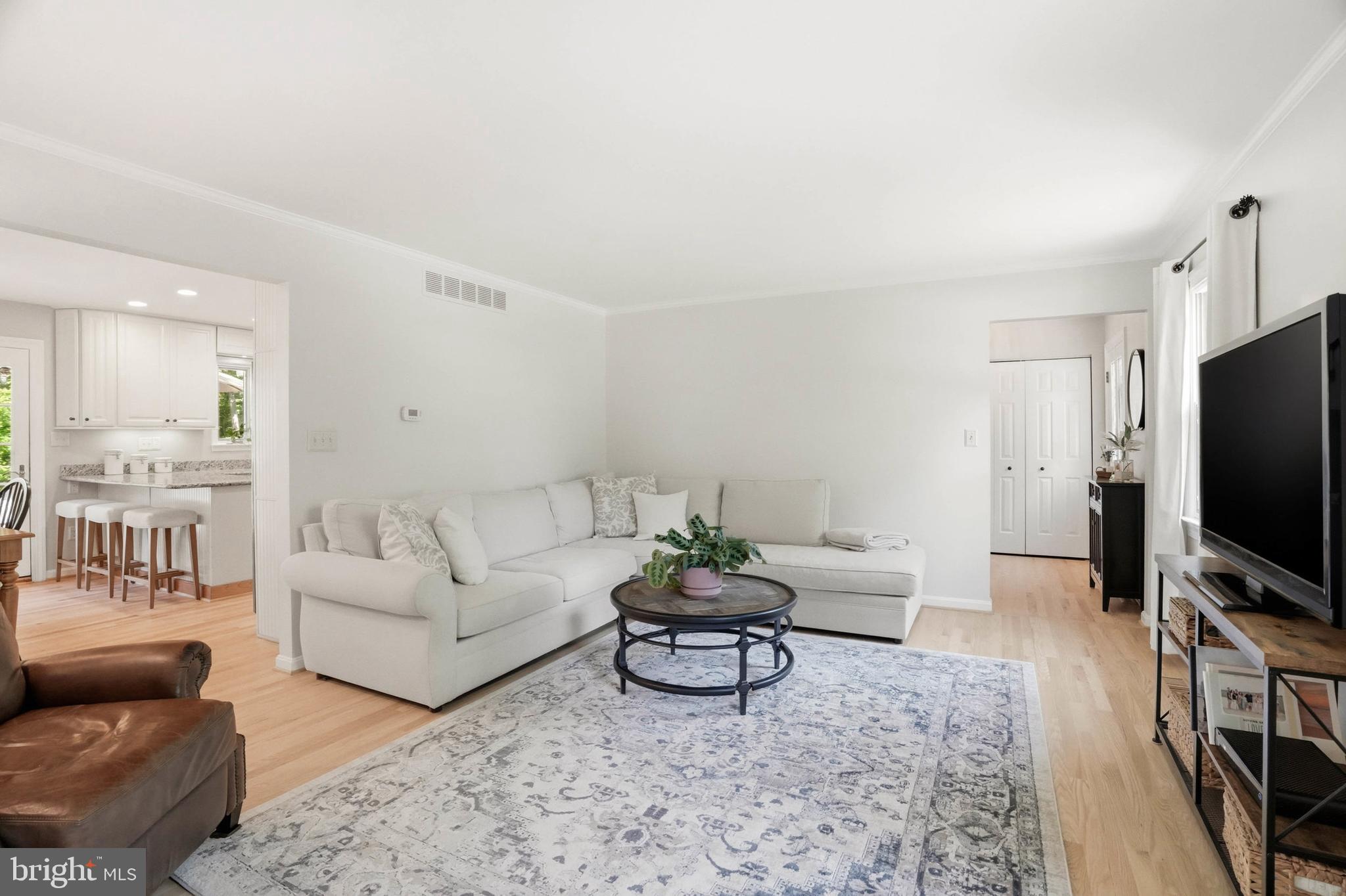 BAY HILLS - Residential