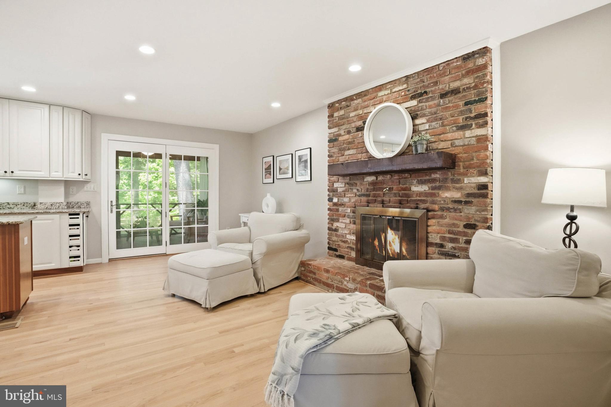 BAY HILLS - Residential