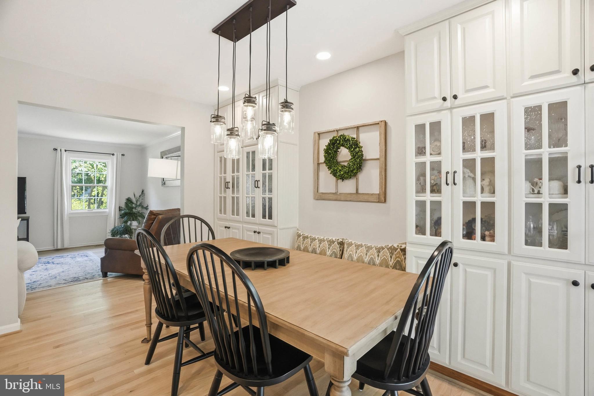 BAY HILLS - Residential