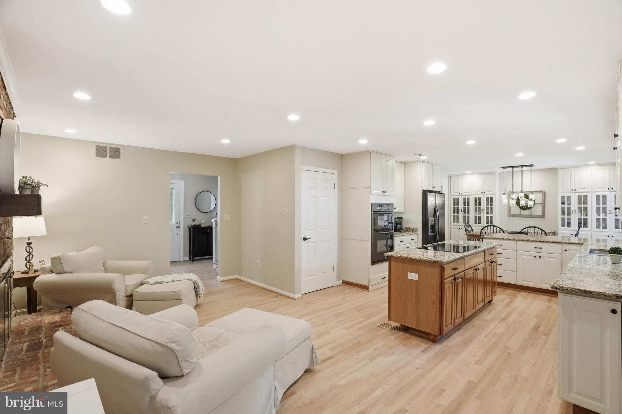 BAY HILLS - Residential