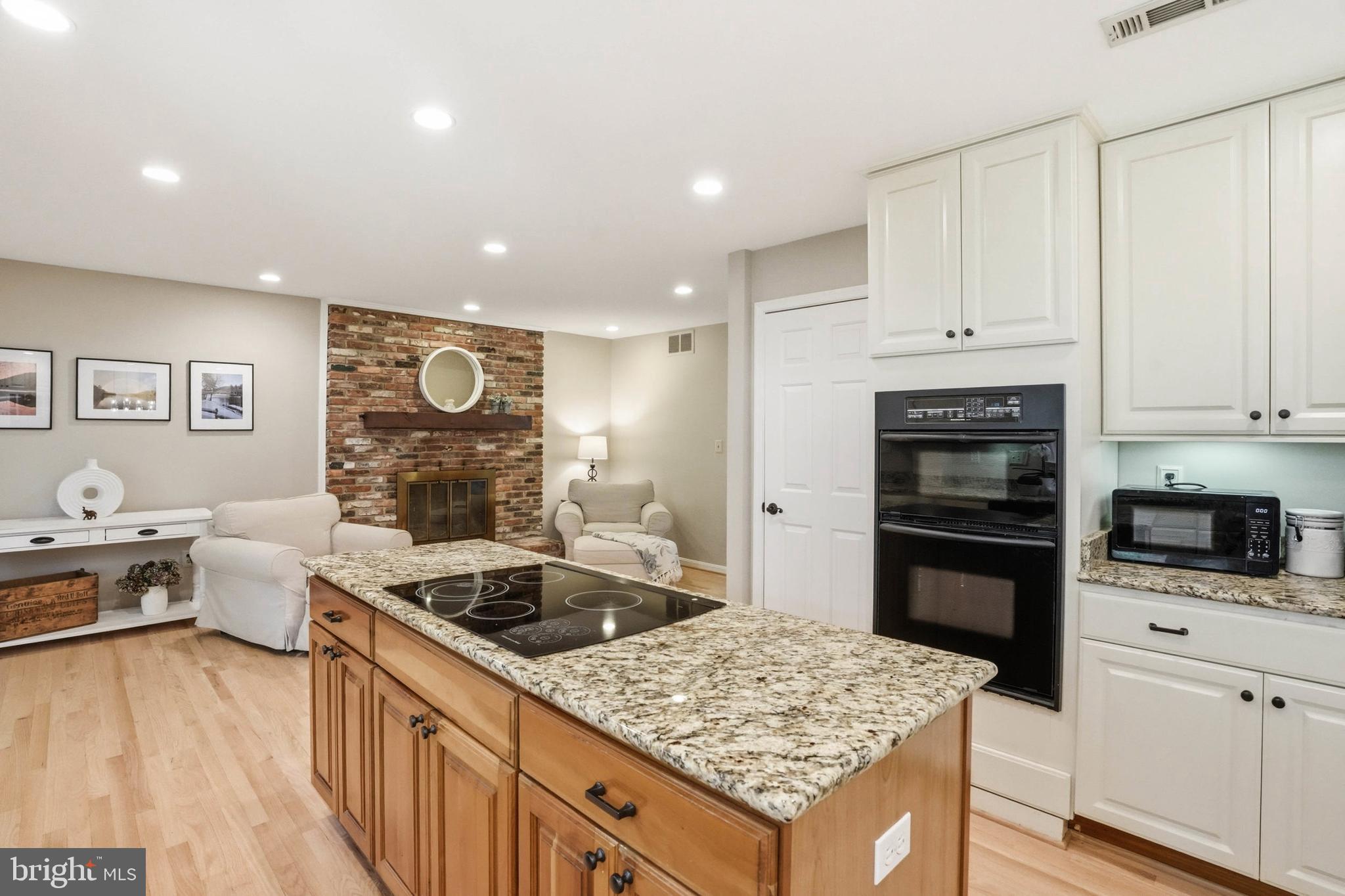 BAY HILLS - Residential