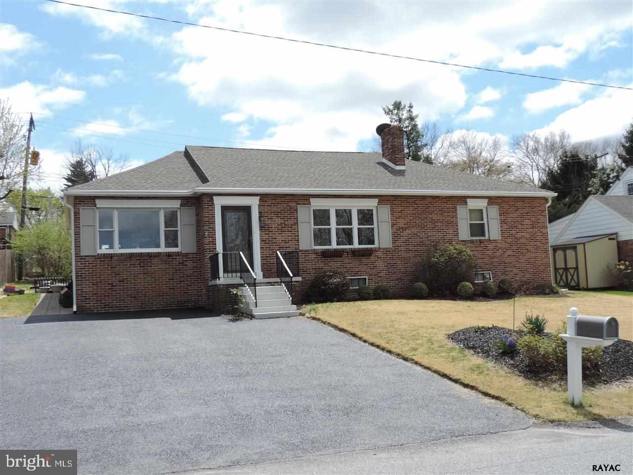 Artistic and stylish describes this all brick 3 bedroom, 2 bath ranch in Hillcroft. Much bigger than it appears! A flexible floor plan and neutral pallet makes this home move-in ready. Large lower level gives you additional living space. Nice patio in your private backyard. All appliances stay.