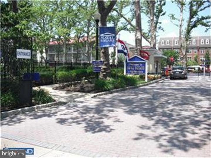 NAVAL SQUARE - Residential