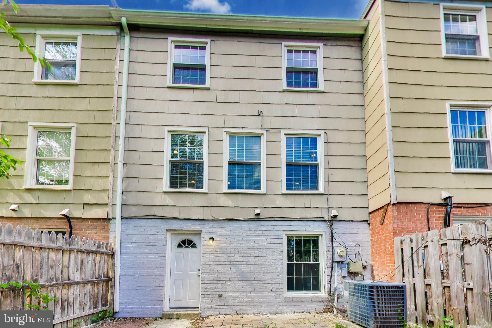 PINEWOOD HILL - Residential