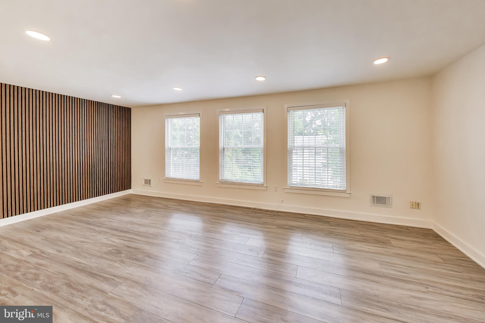 PINEWOOD HILL - Residential