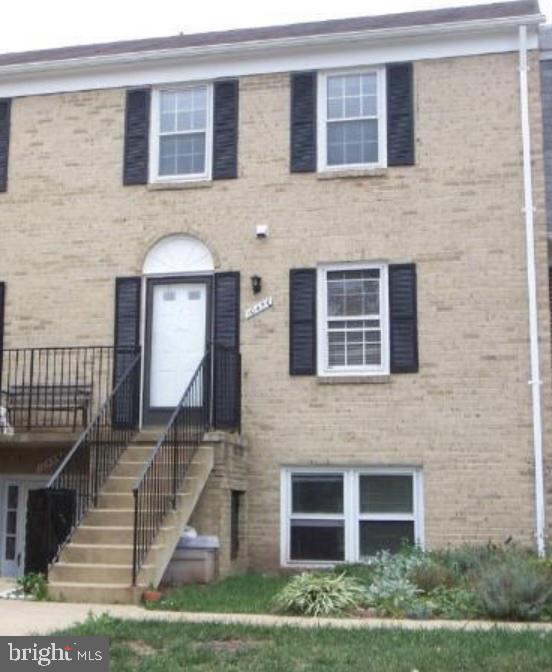 Beautiful townhouse style condo available in Newberry.  3 Bedroom, 1.5 Baths, 2 levels.  Recently renovated.  Shows well.  Two assigned parking spaces.  Pets considered Case by Case.  No Smoking
