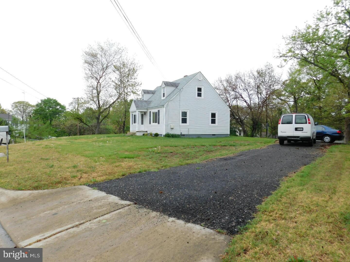 .REGULAR SALE LOVELY 2 LEVEL HOME REMODELED KITCHEN, W/GRANITE COUNTER TOPS RENOVATED BATHS, NEW HARD WOOD FLOOR, VERY MOTIVATED SELLER! MOVE IN READY! SHOWS GREAT, Close to Rte 1, Hwy 95, VRE, Parks, Shopping and Schools!!!!! ALL showings must be scheduled Online with Showing Times. PENDING RELEASE