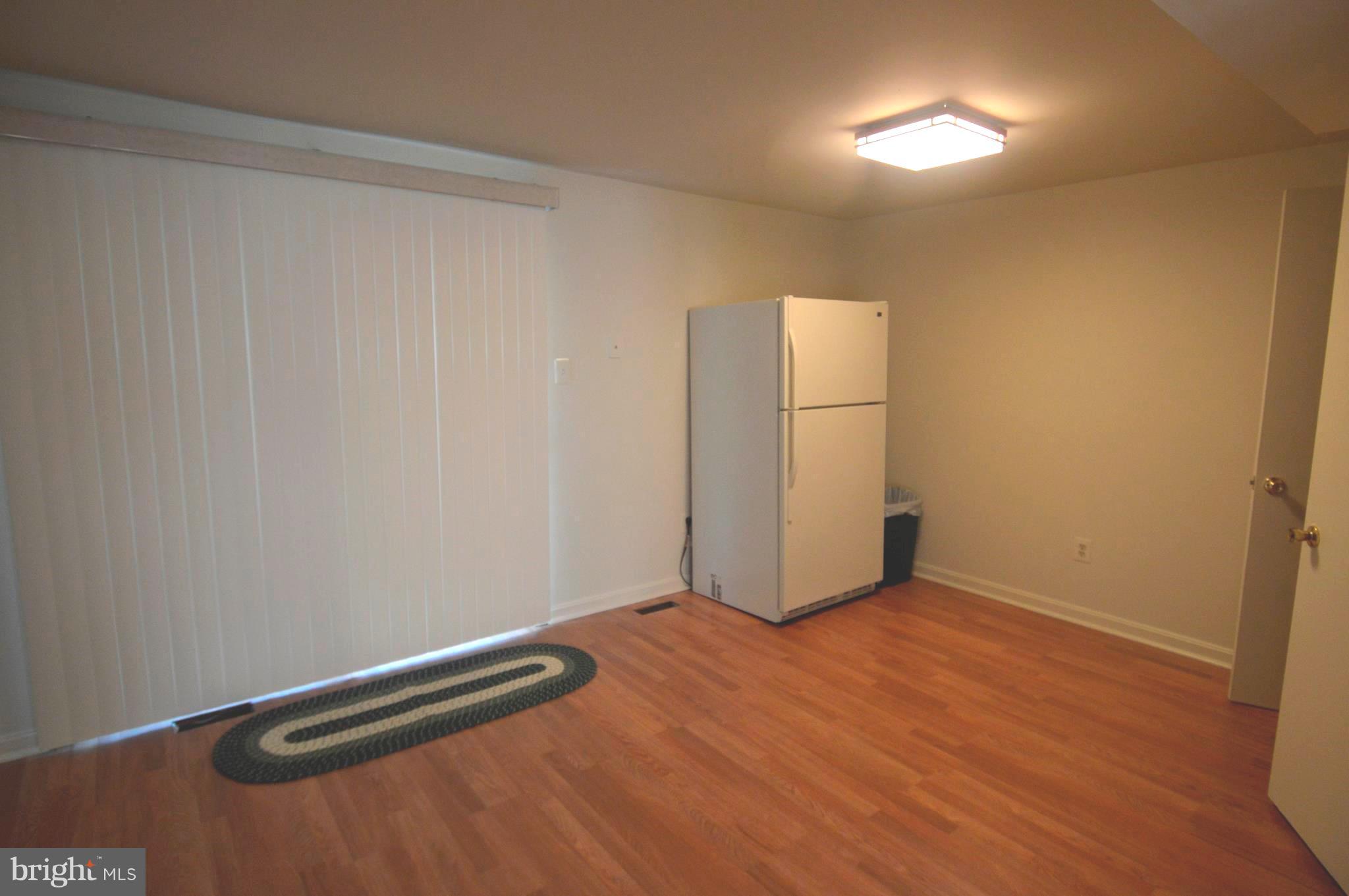TOWN & COUNTRY APARTMENTS CARNEY - Residential