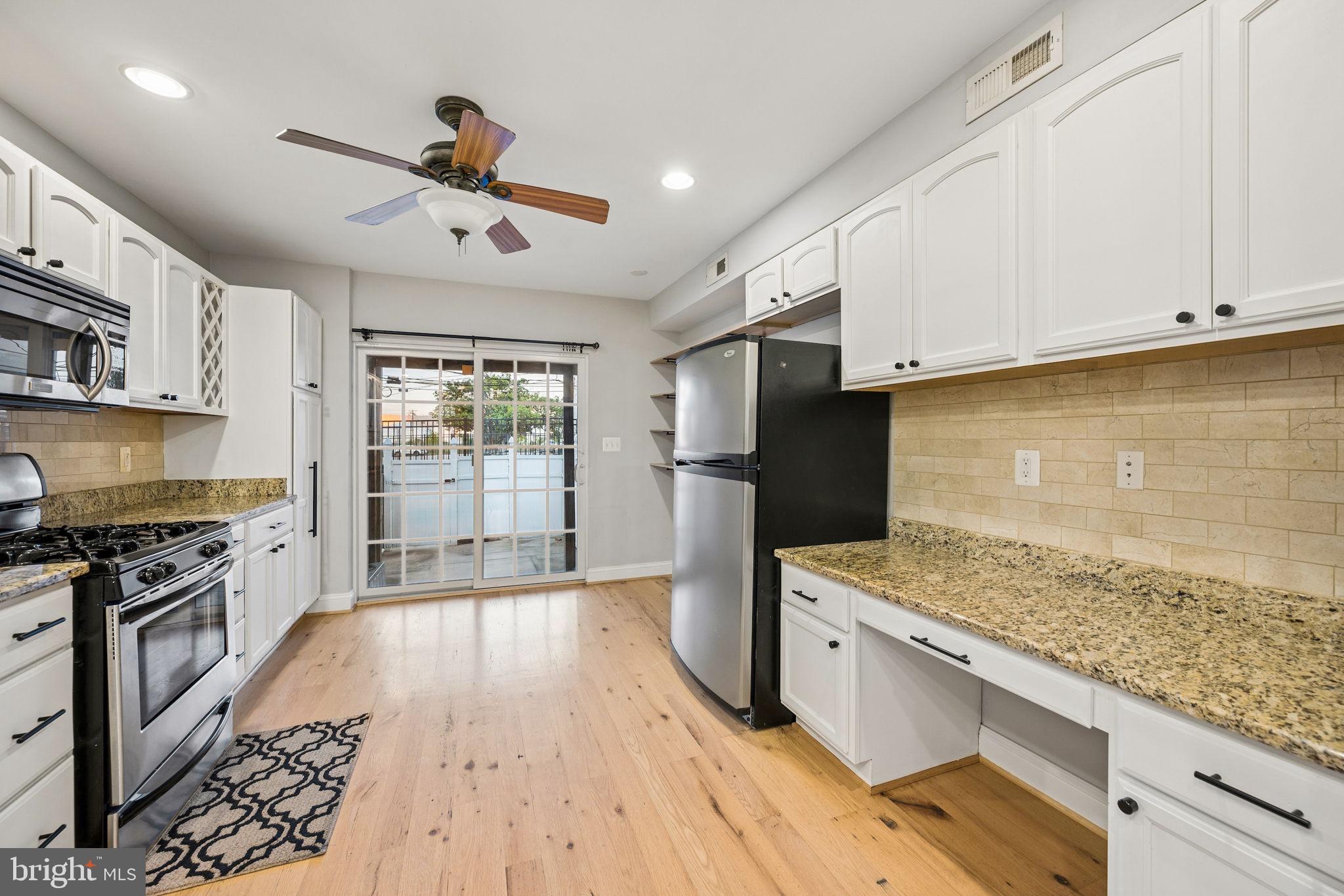 LOCUST POINT - Residential