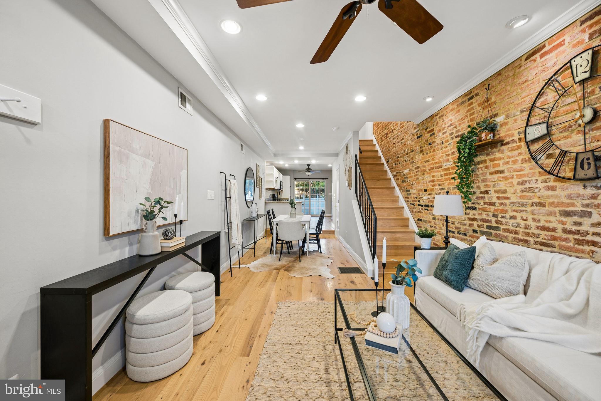 LOCUST POINT - Residential