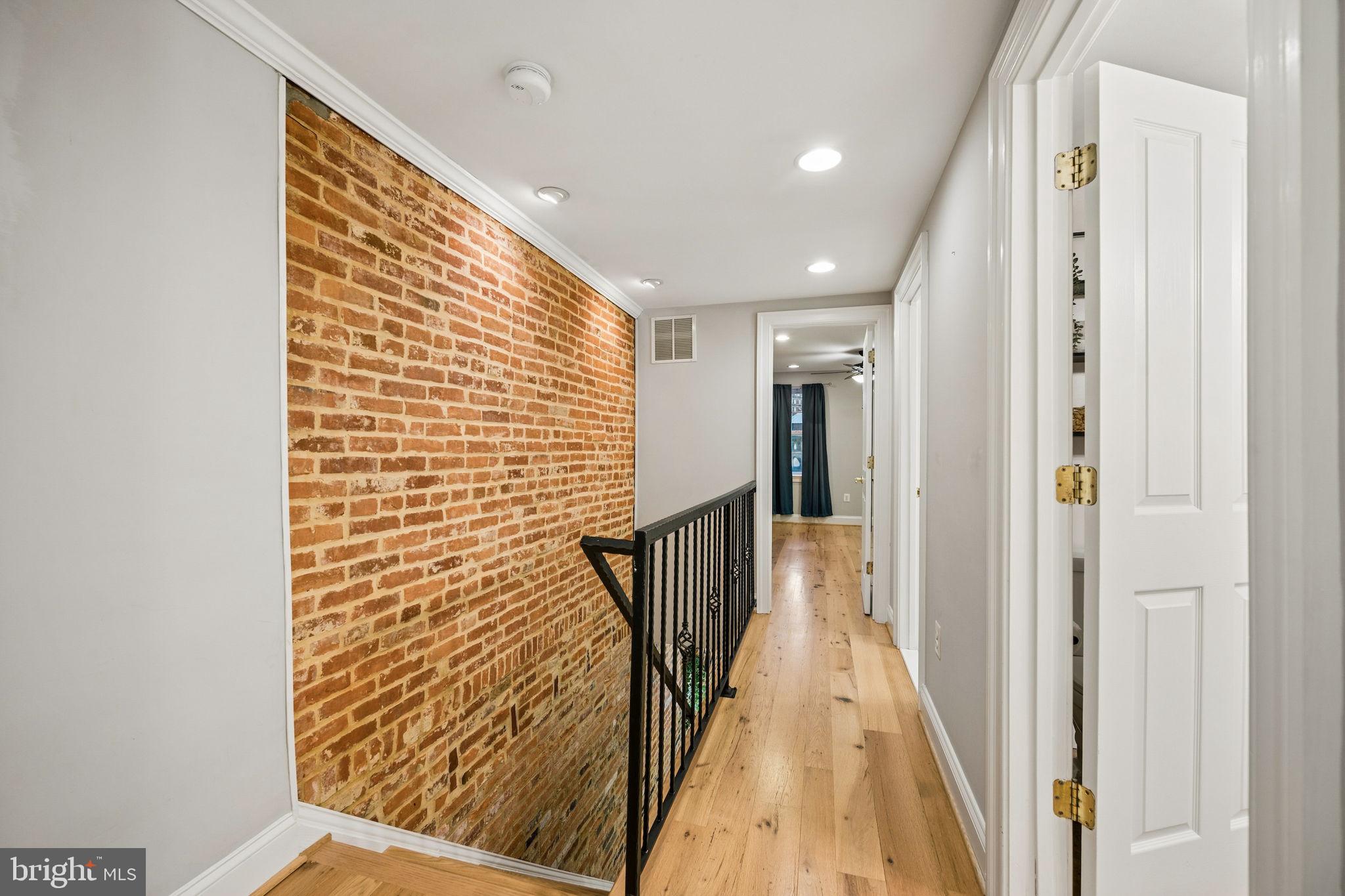 LOCUST POINT - Residential