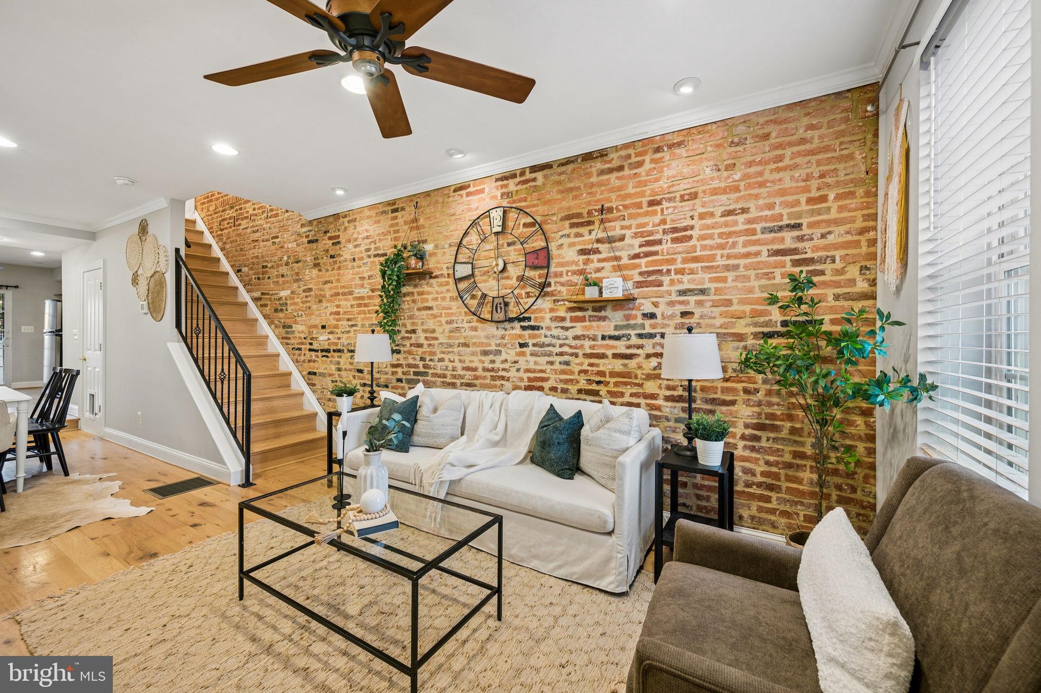 LOCUST POINT - Residential