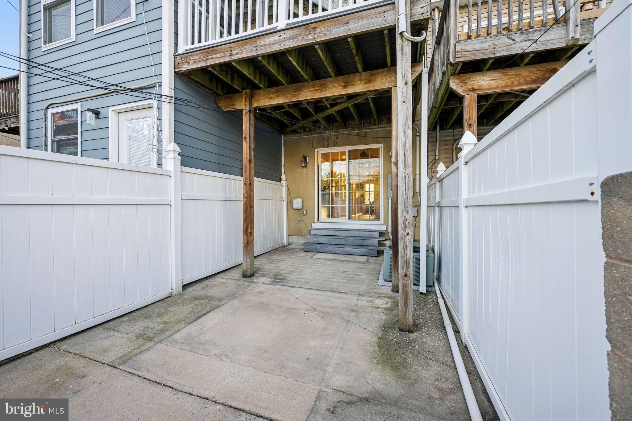 LOCUST POINT - Residential