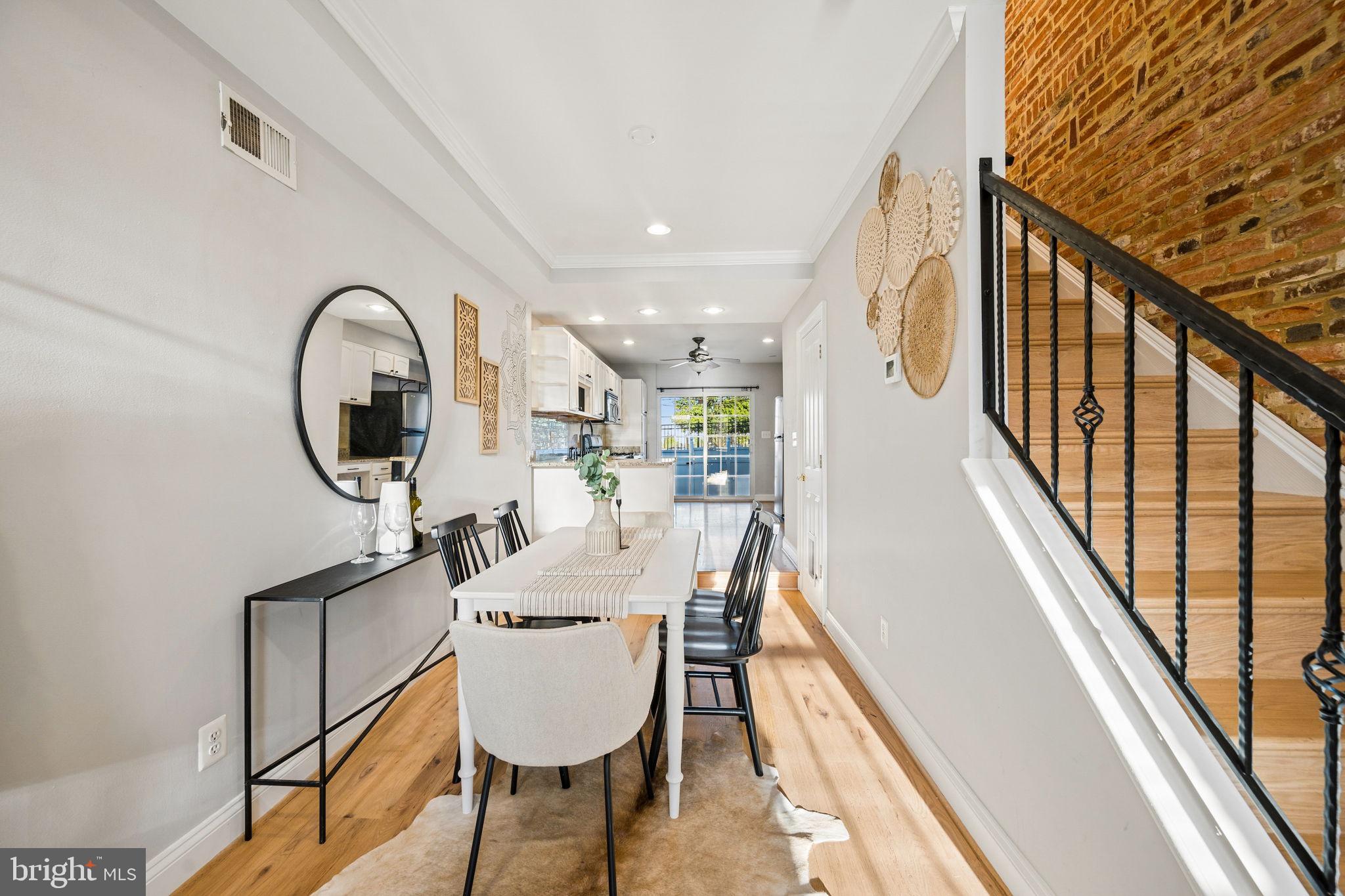 LOCUST POINT - Residential