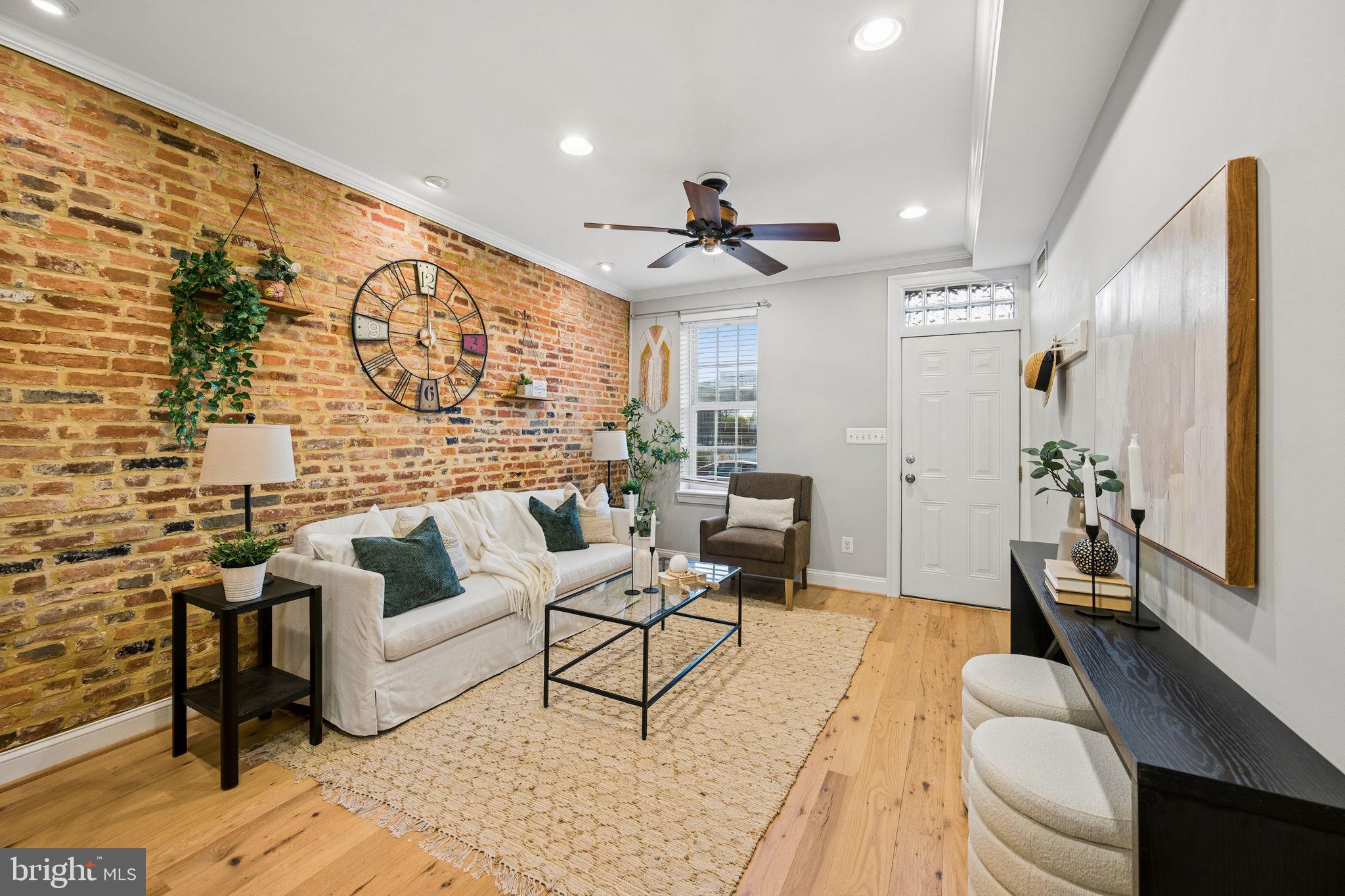 LOCUST POINT - Residential