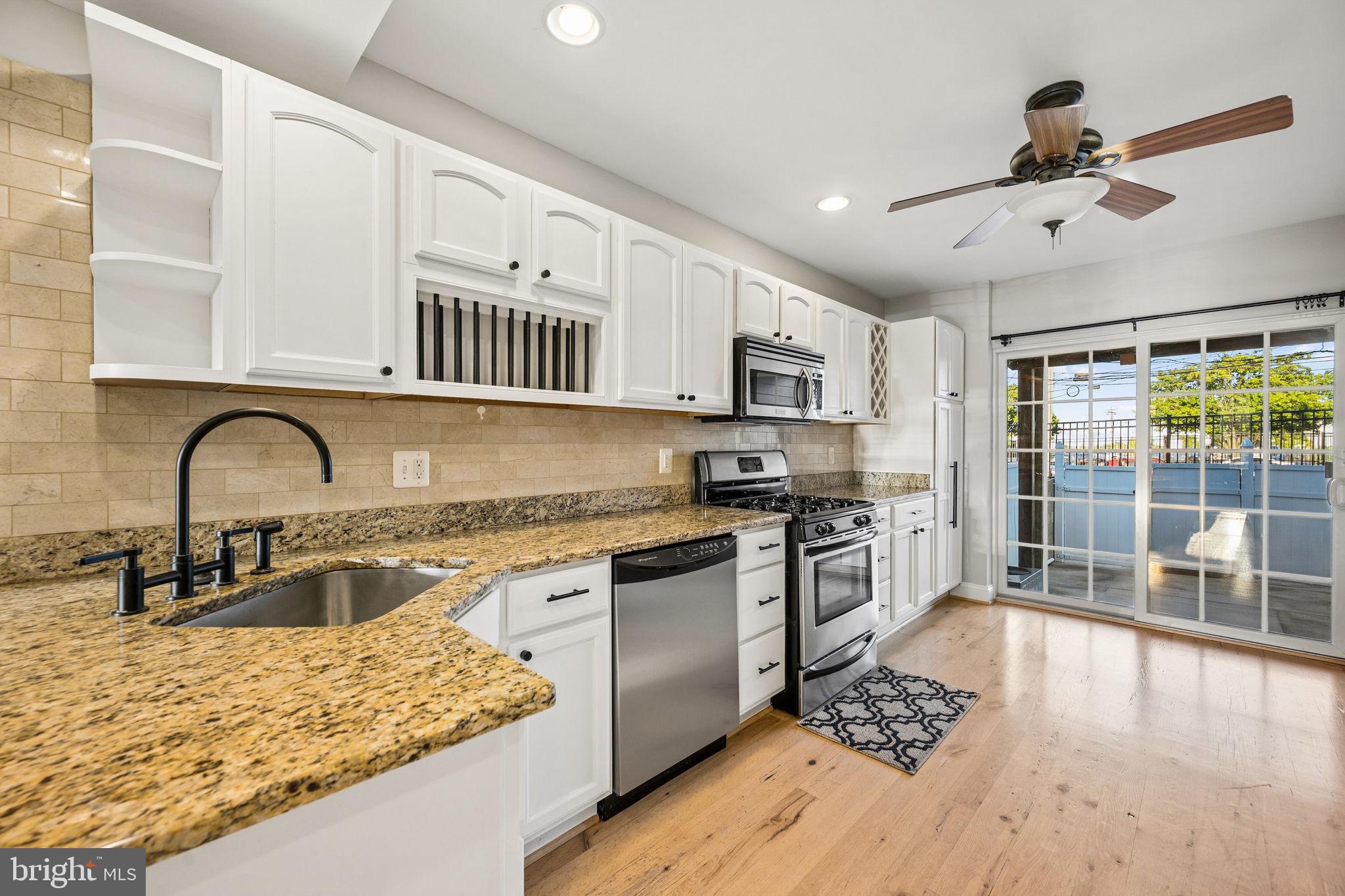 LOCUST POINT - Residential