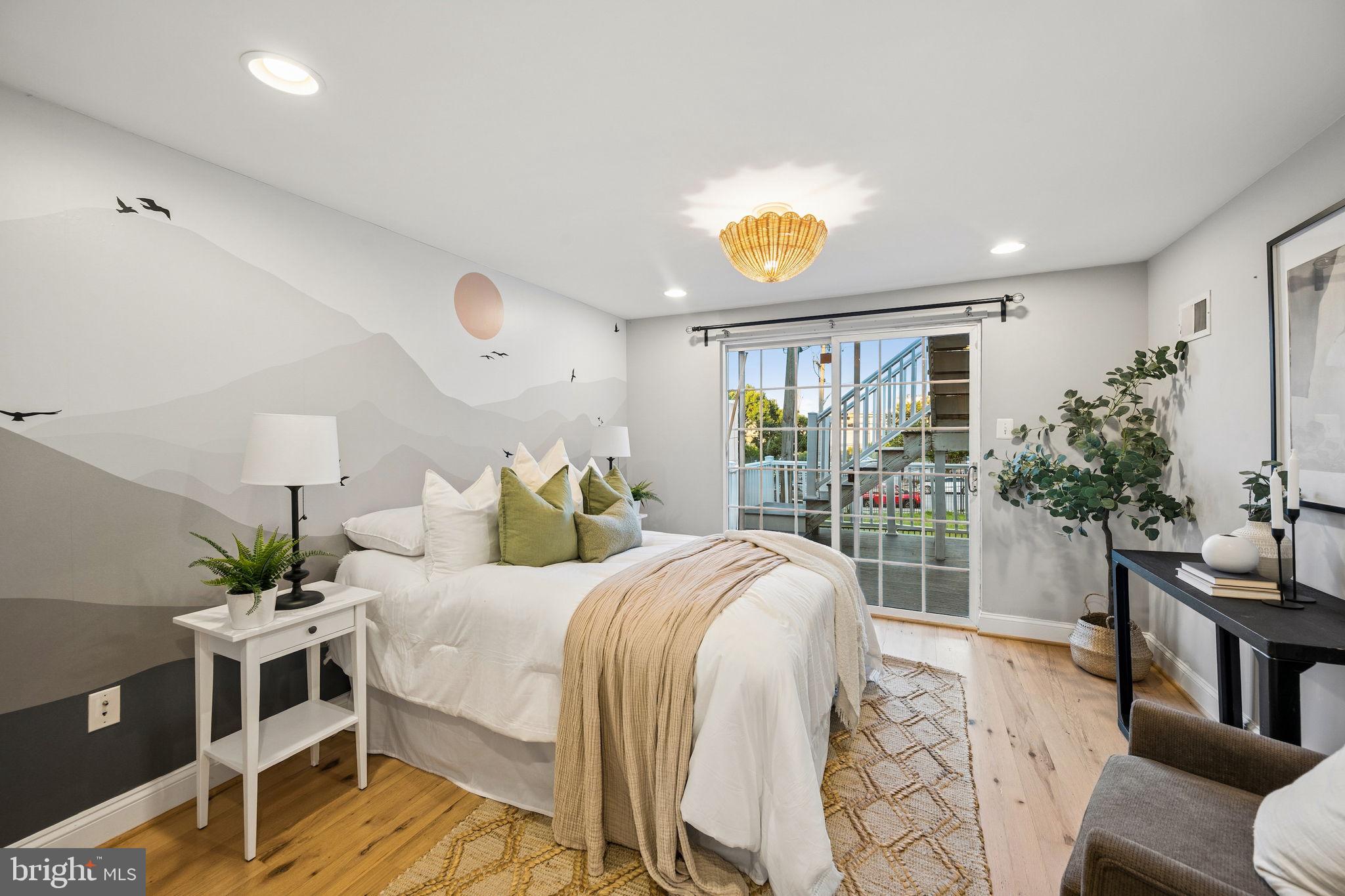 LOCUST POINT - Residential