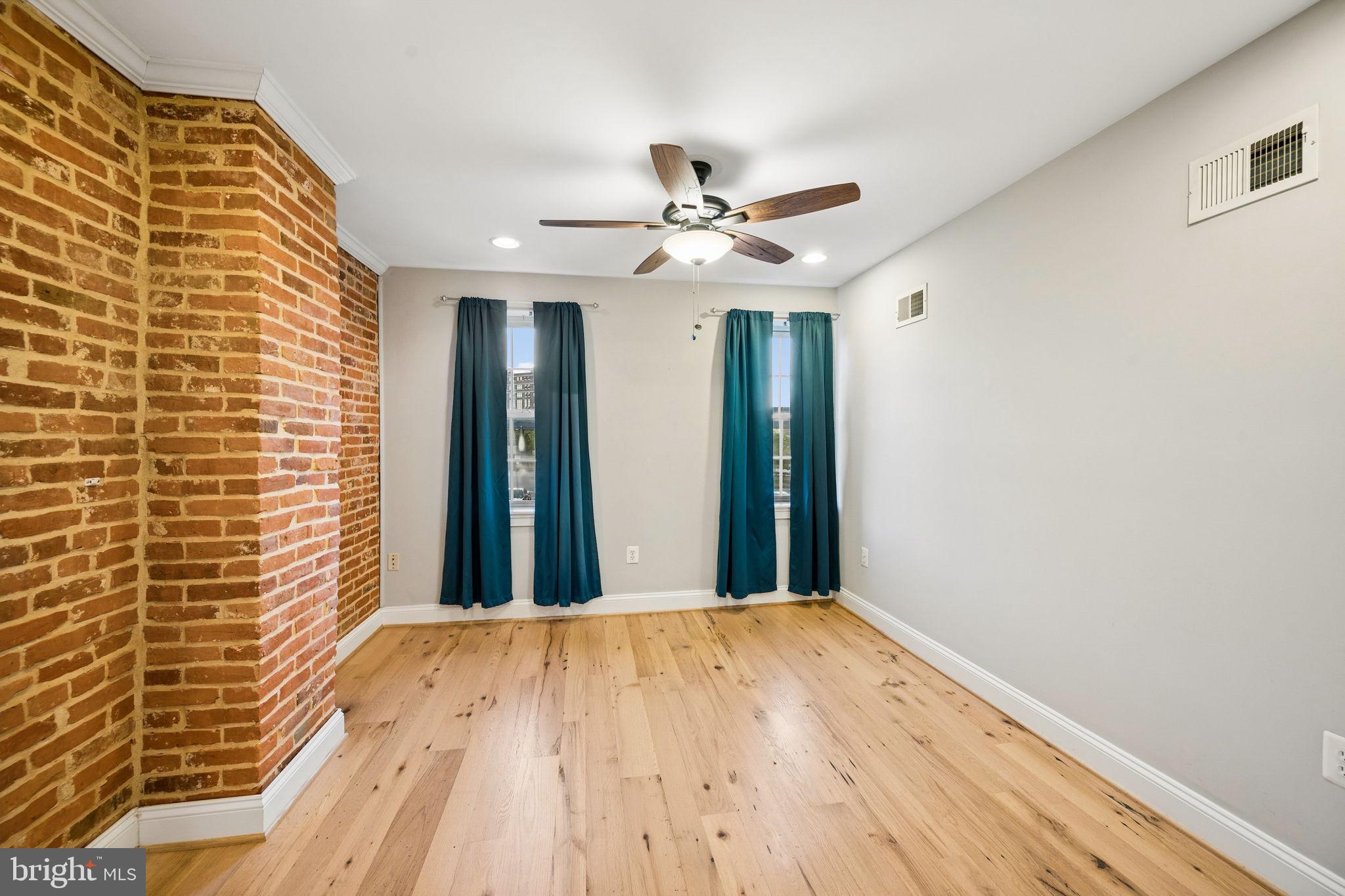 LOCUST POINT - Residential