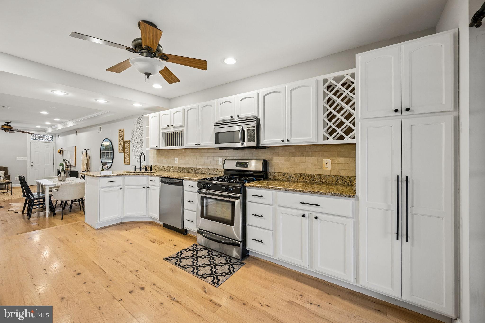 LOCUST POINT - Residential