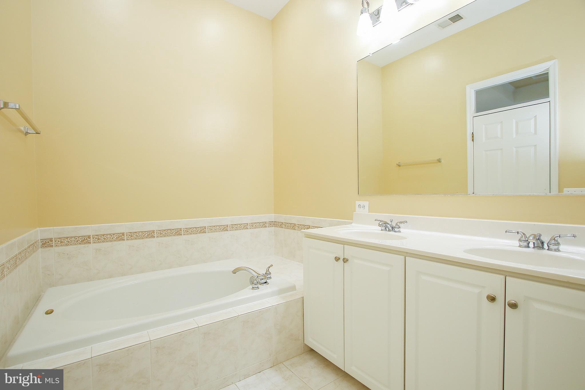 VILLAGES OF URBANA - Residential Lease