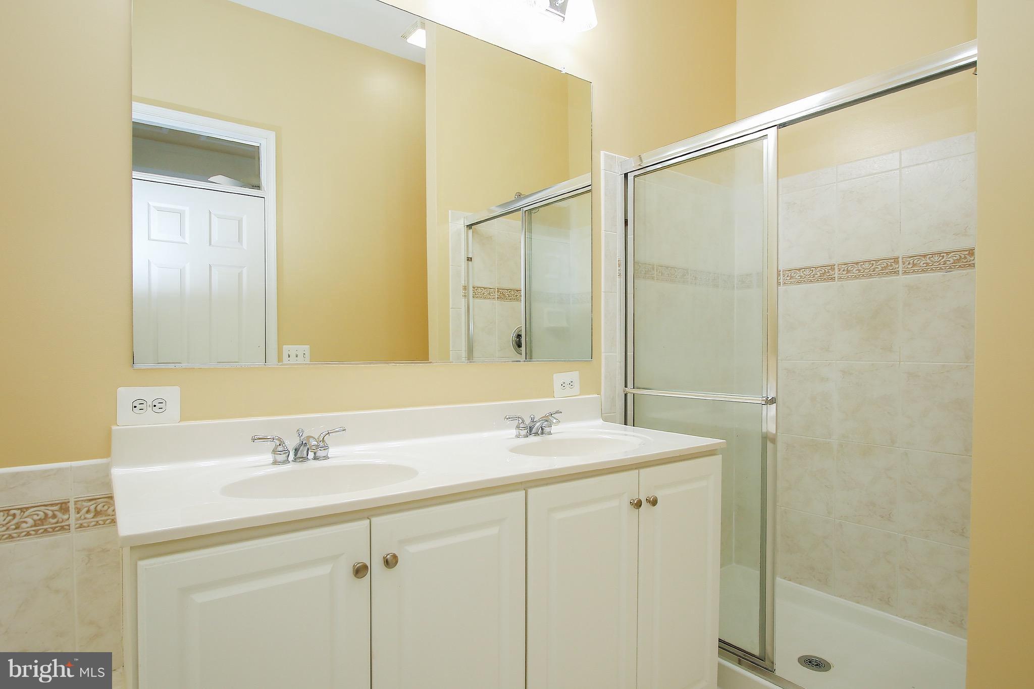 VILLAGES OF URBANA - Residential Lease