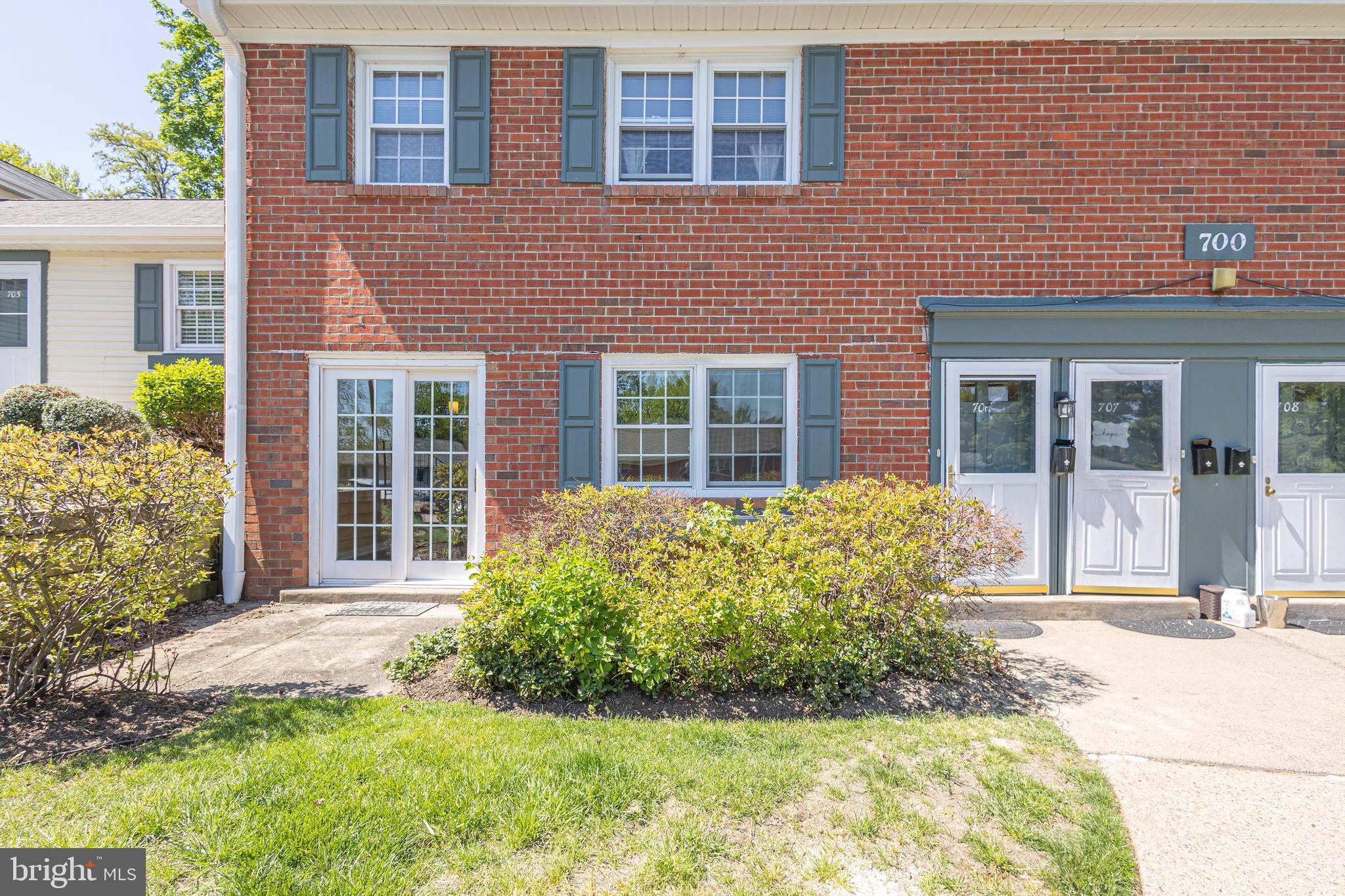 YARDLEY COMMONS - Residential