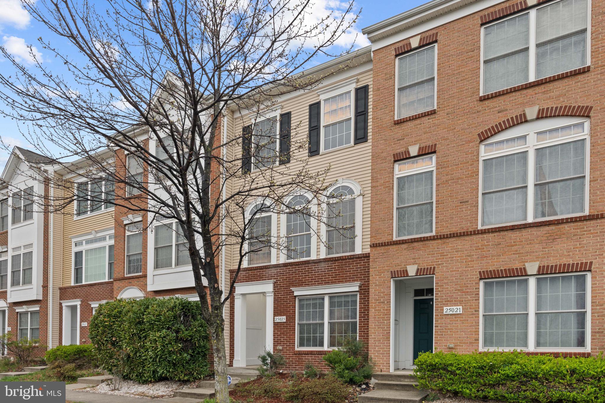 SOUTH RIDING - Residential