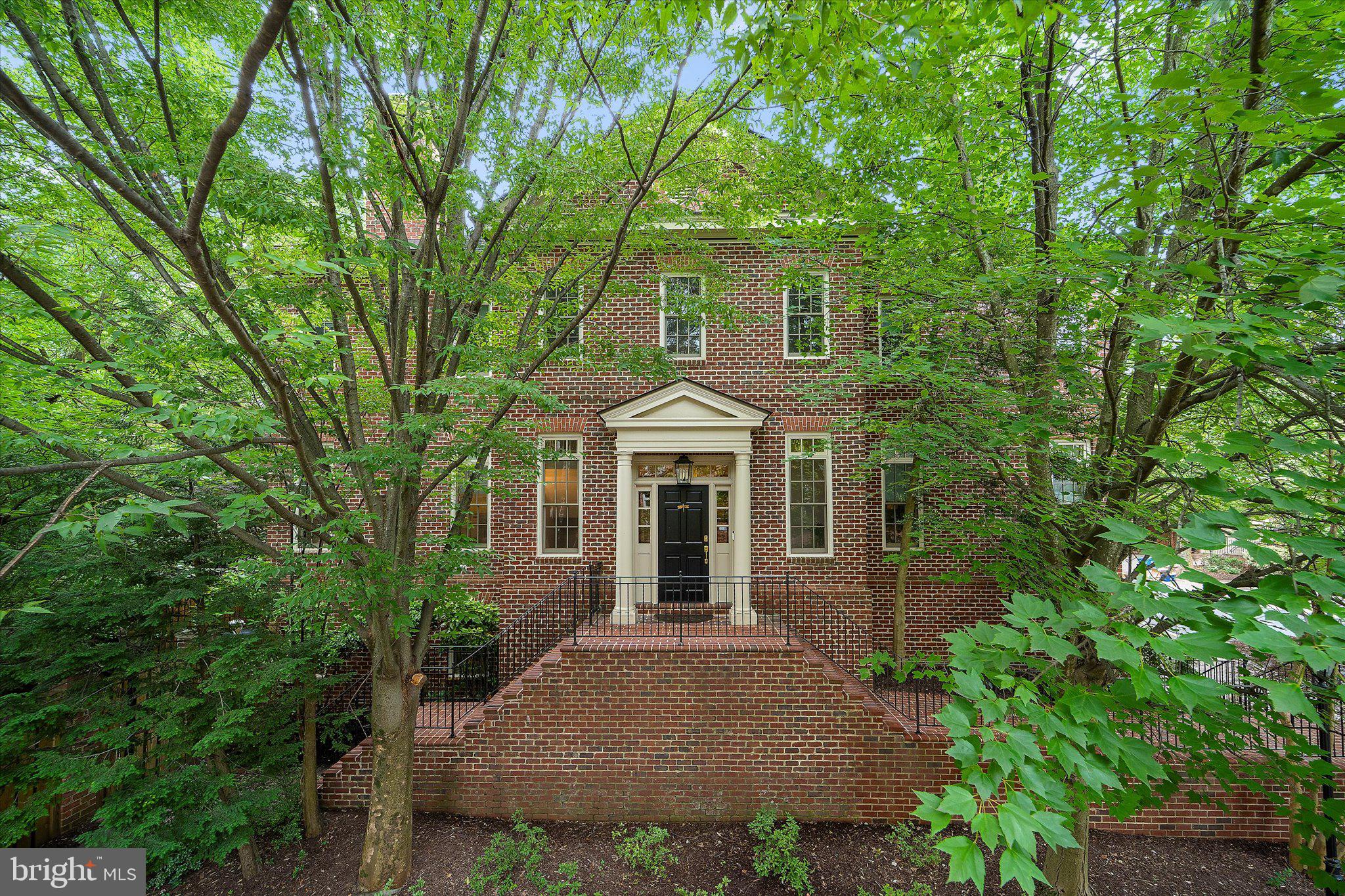 MAYFAIR OF MCLEAN - Residential