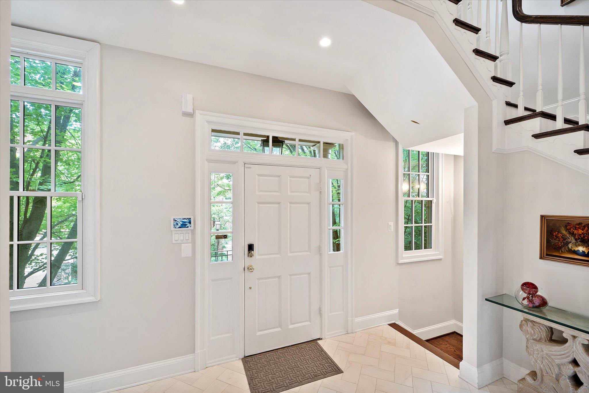 MAYFAIR OF MCLEAN - Residential