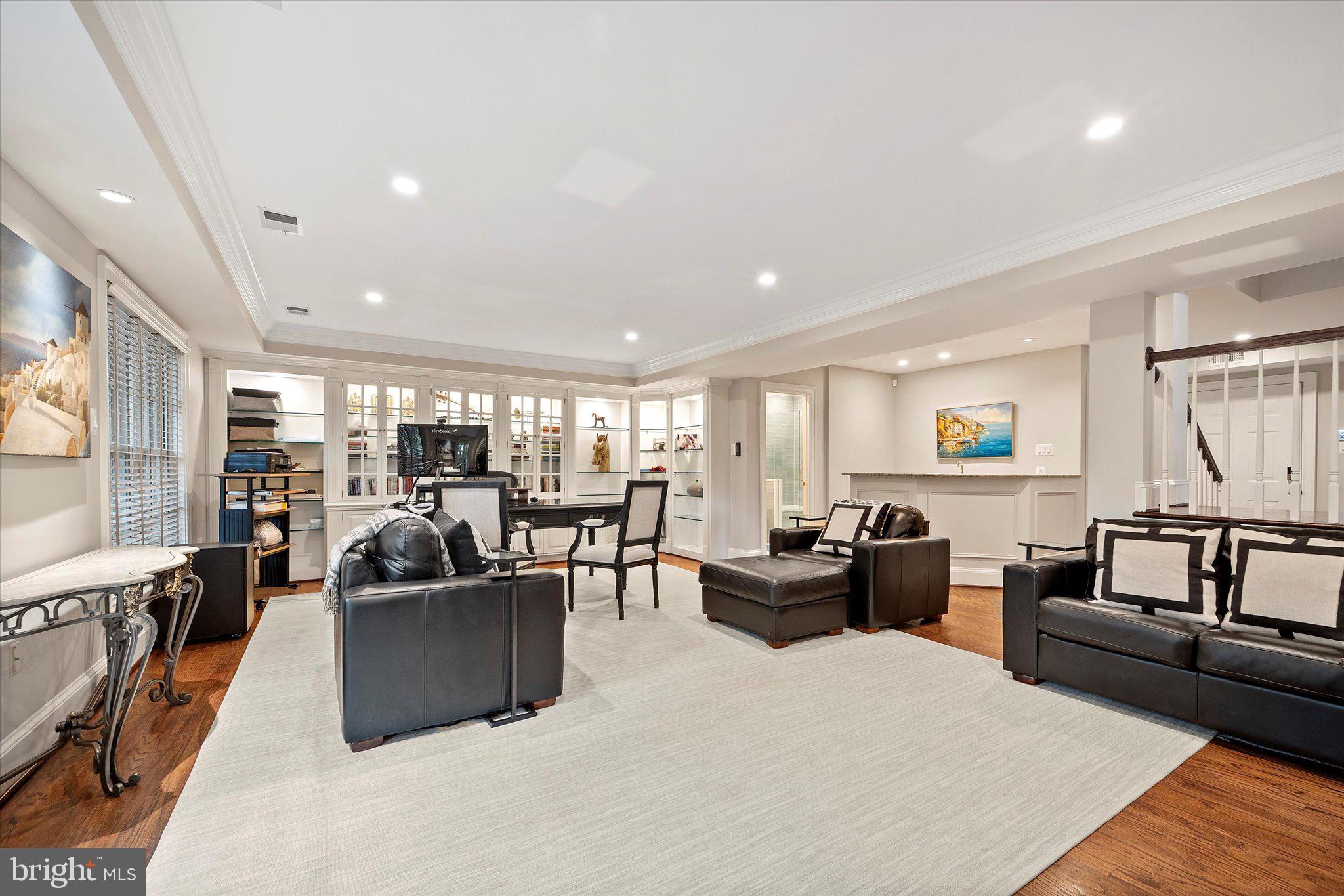 MAYFAIR OF MCLEAN - Residential