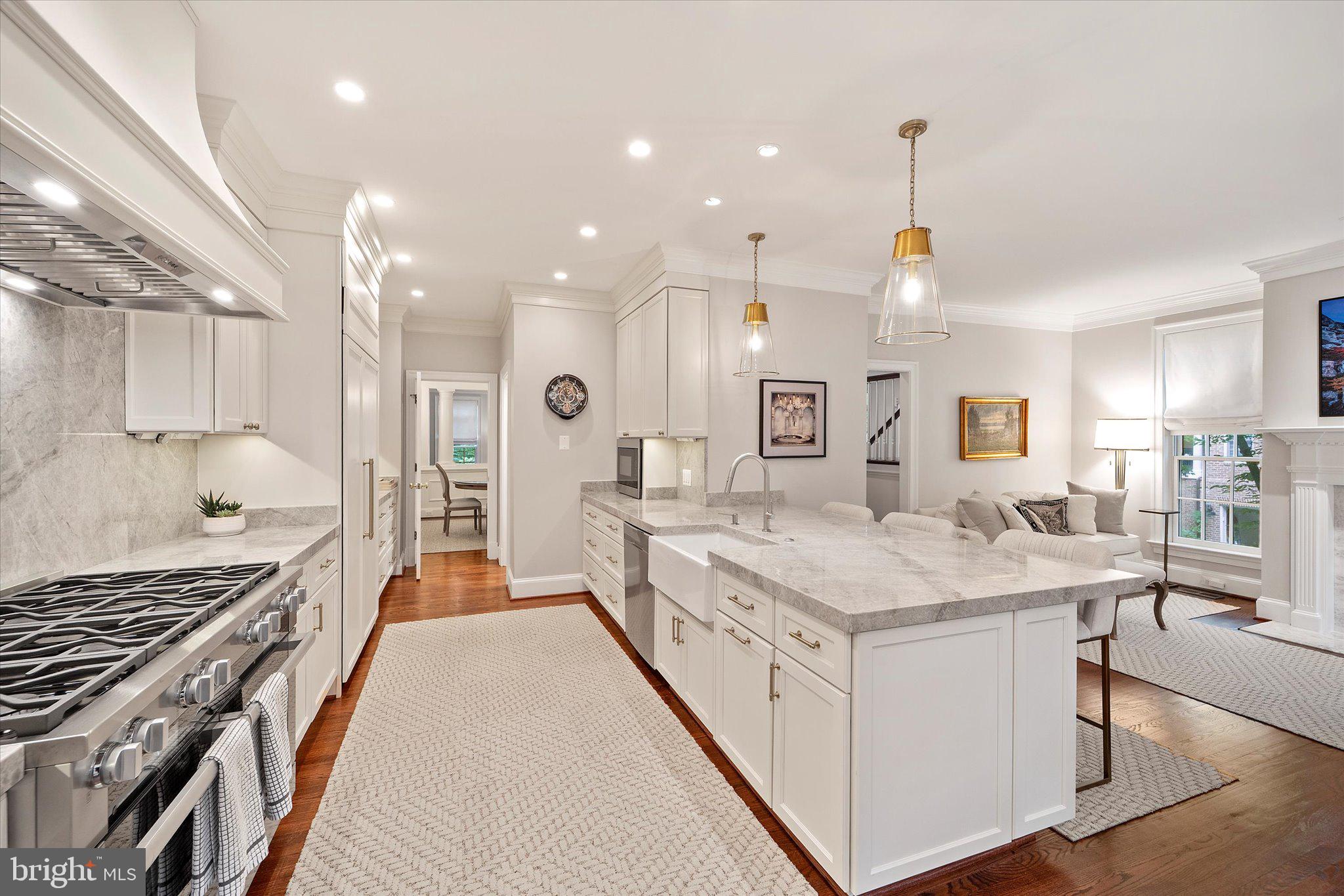 MAYFAIR OF MCLEAN - Residential