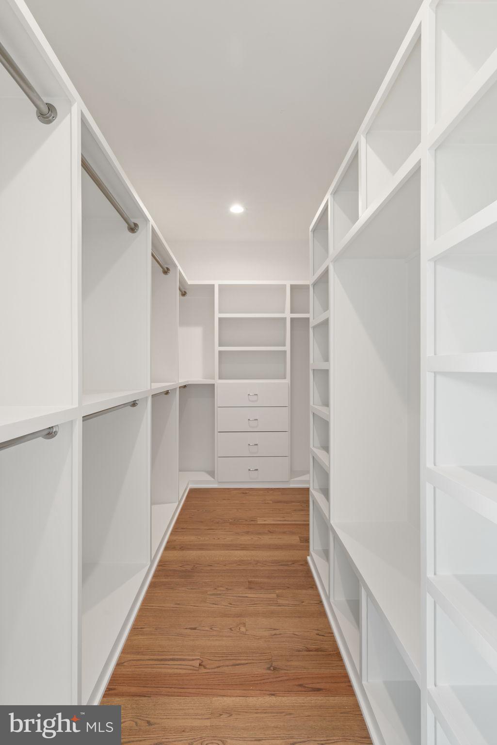 VIENNA WOODS - Residential