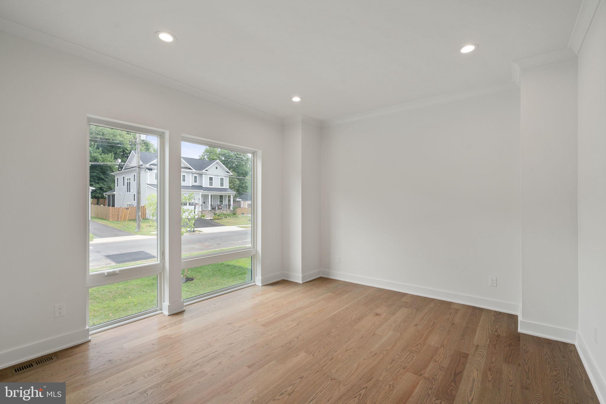 VIENNA WOODS - Residential