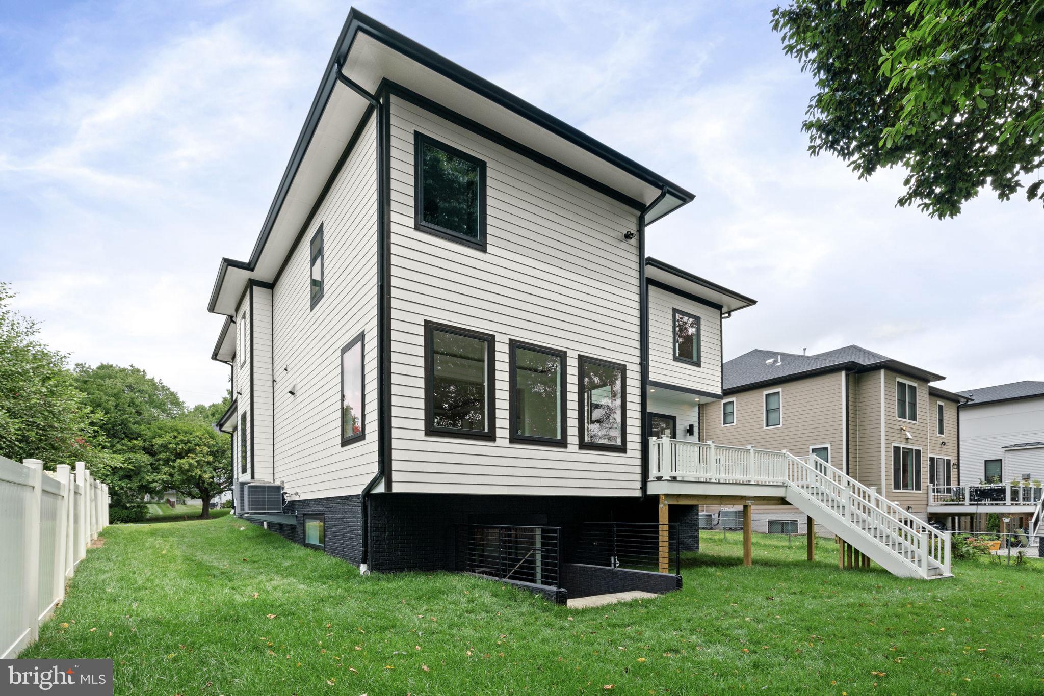 VIENNA WOODS - Residential