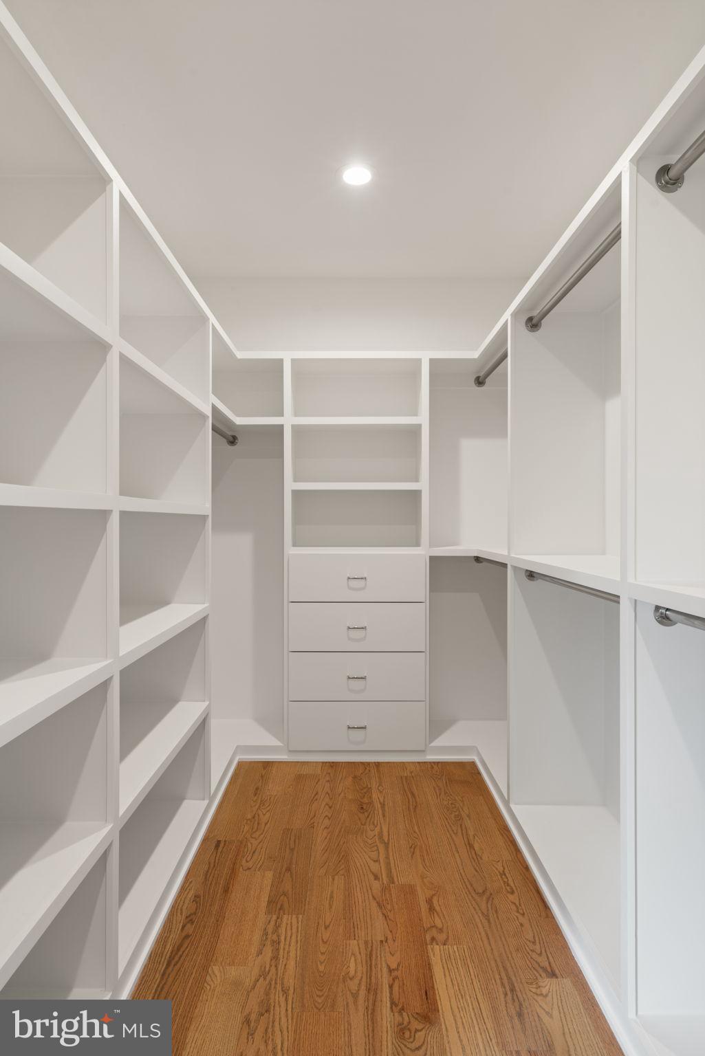 VIENNA WOODS - Residential