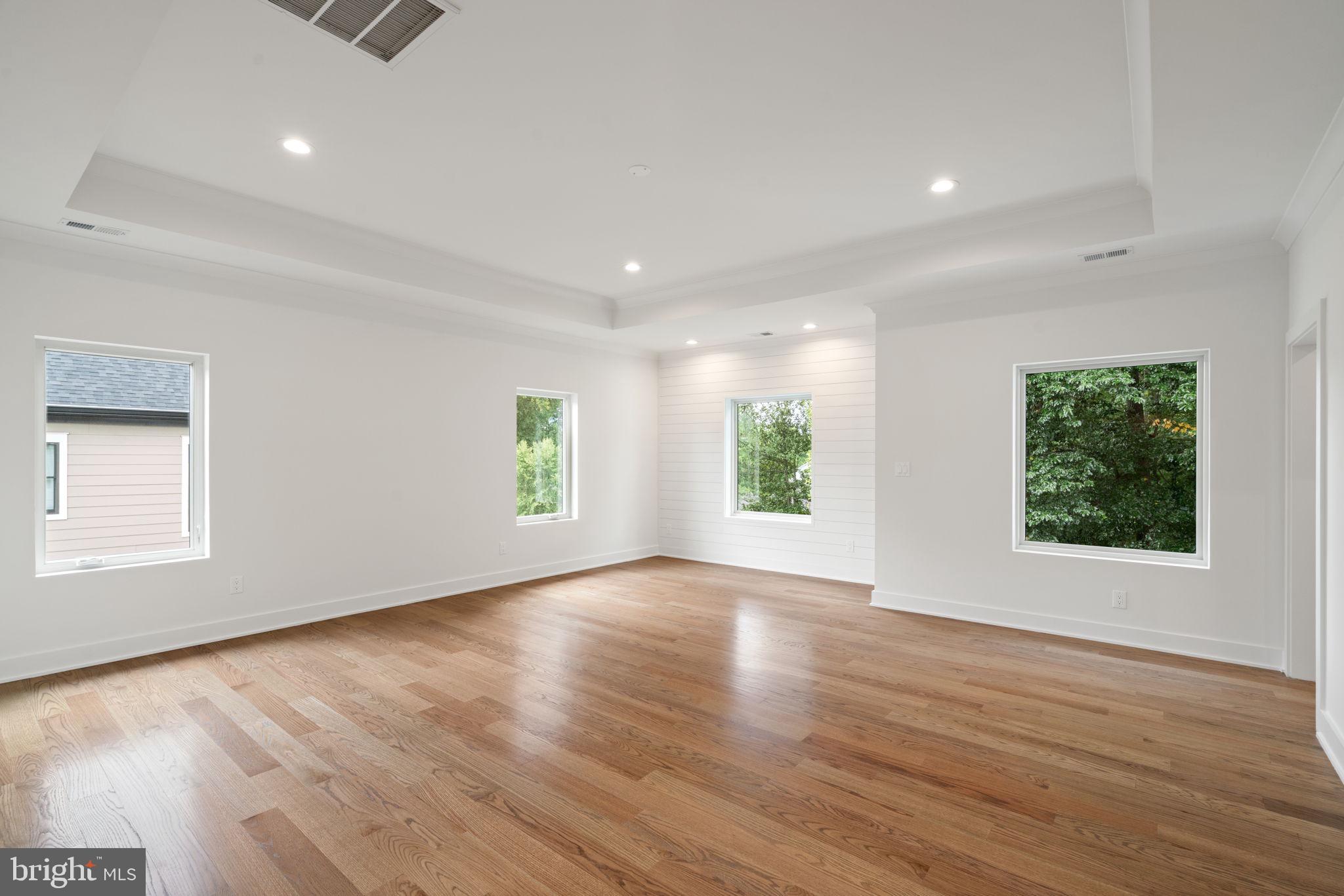 VIENNA WOODS - Residential